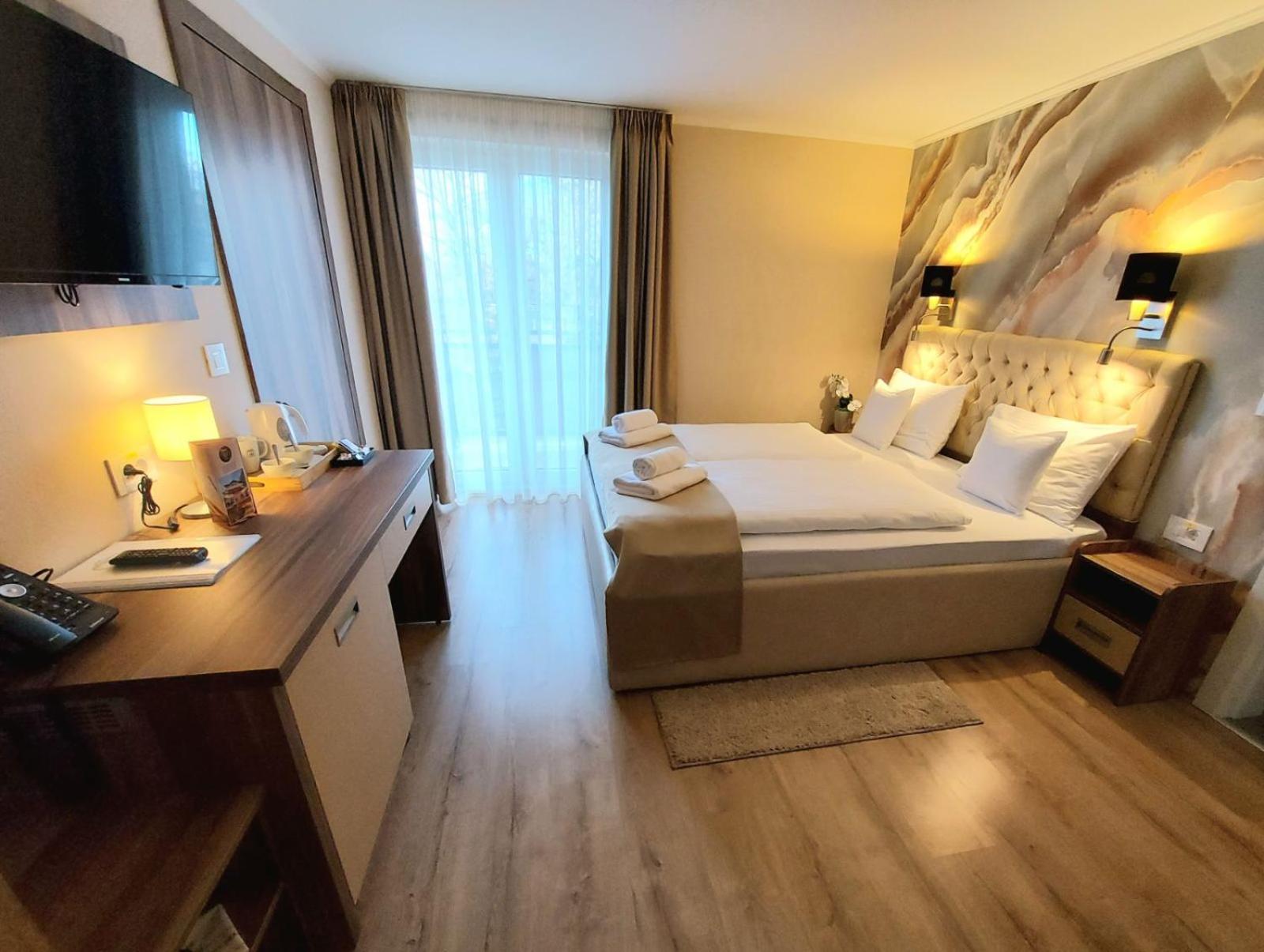 Double Room with Balcony photo 3