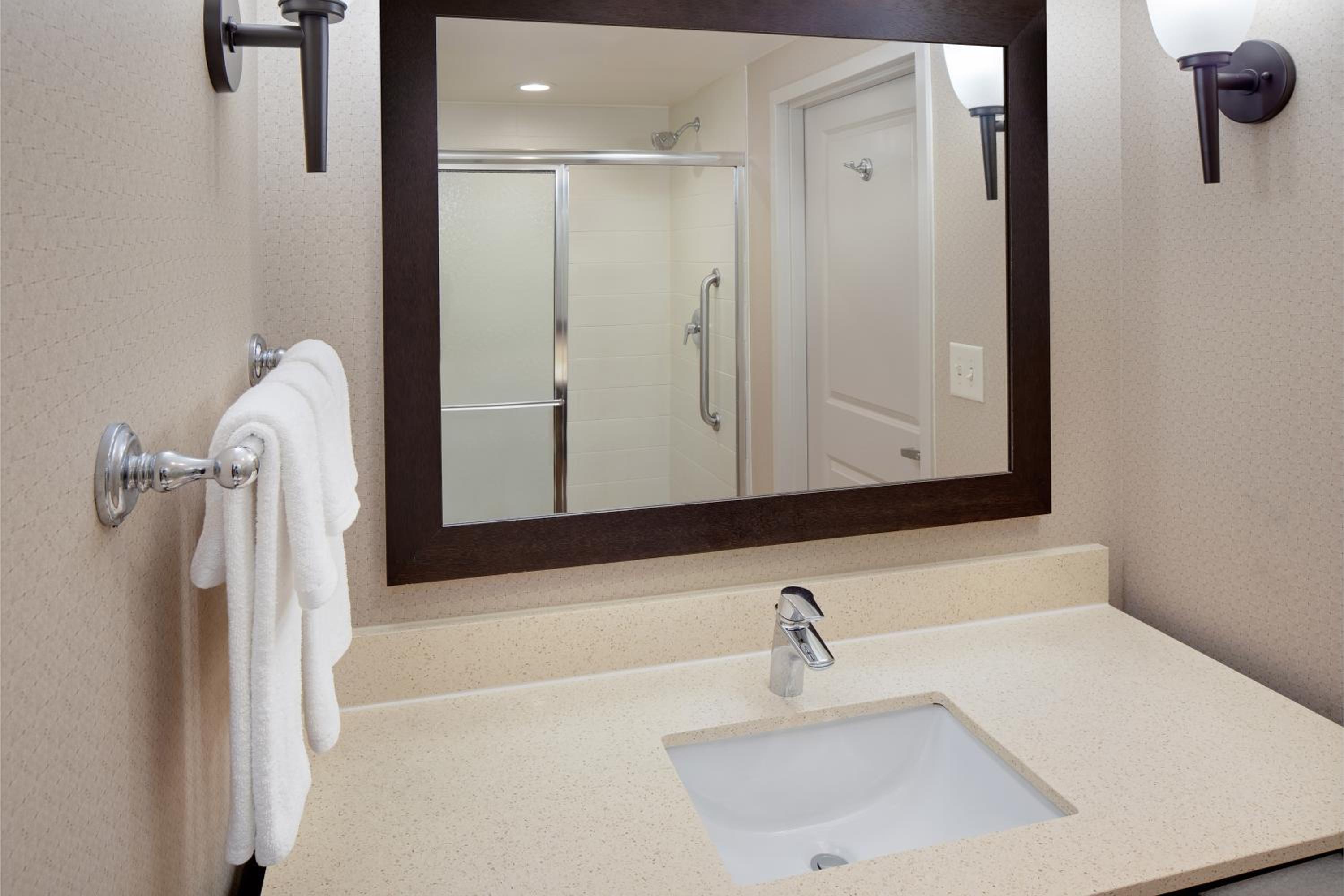 Standard King Room - Photo 2
