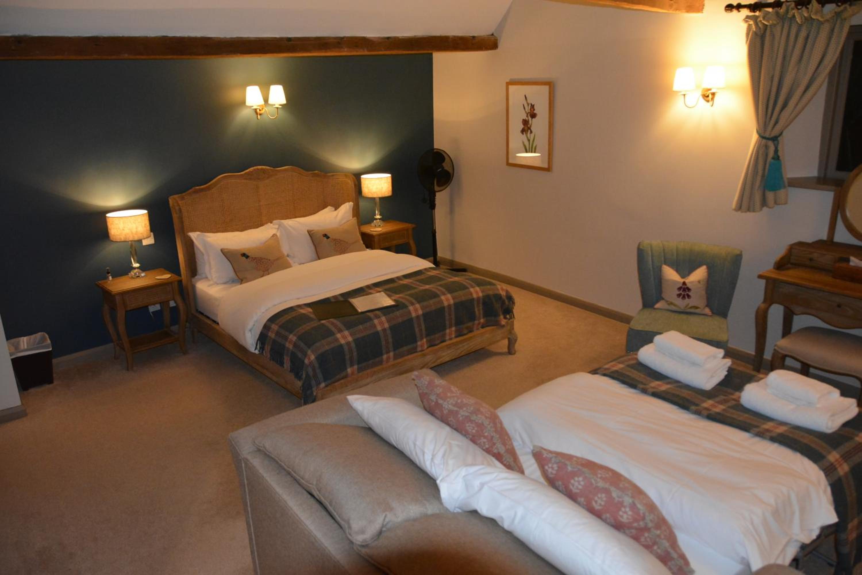 Deluxe Room - Photo 8