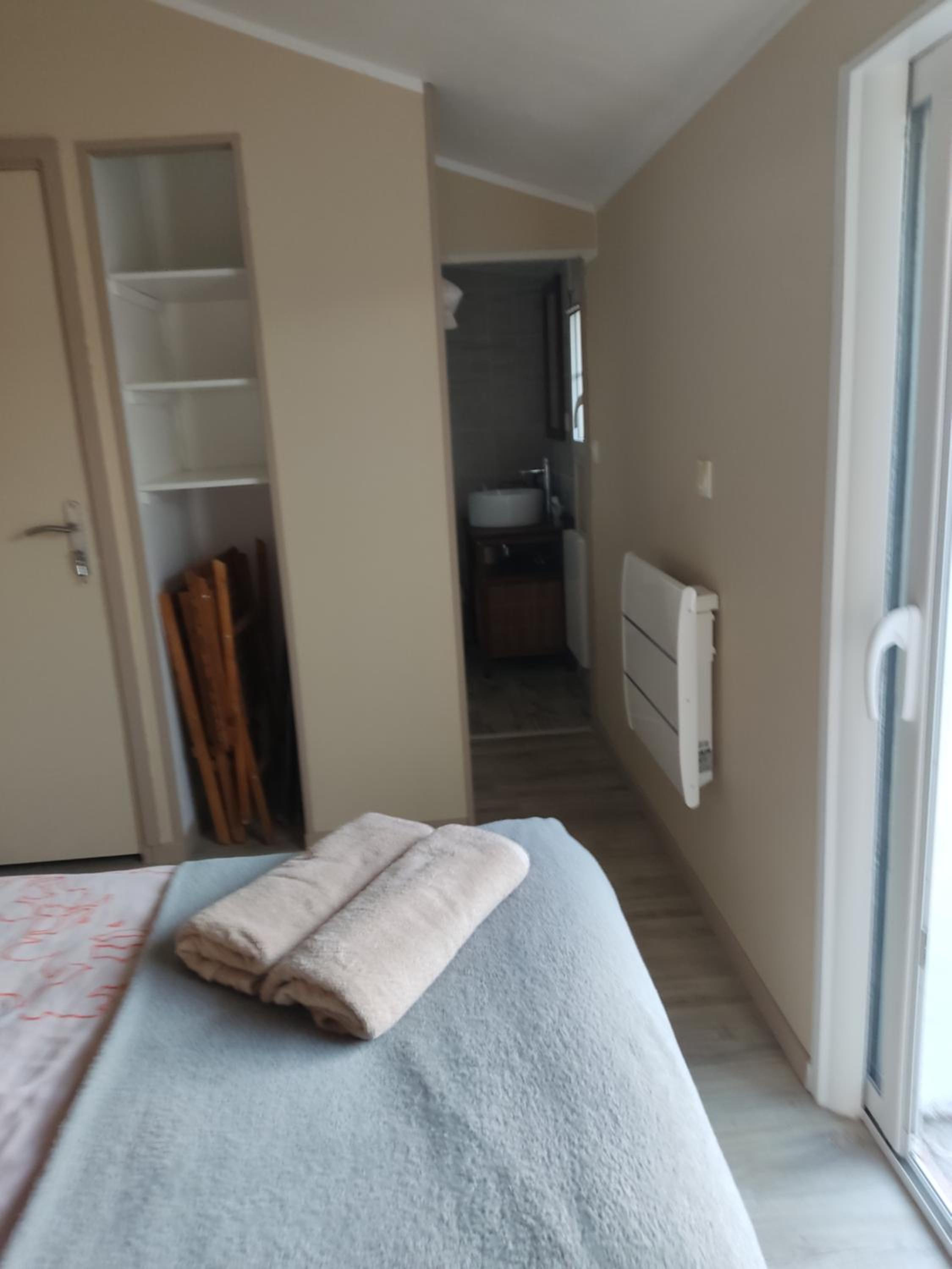 Double Room with Private Bathroom - Photo 34