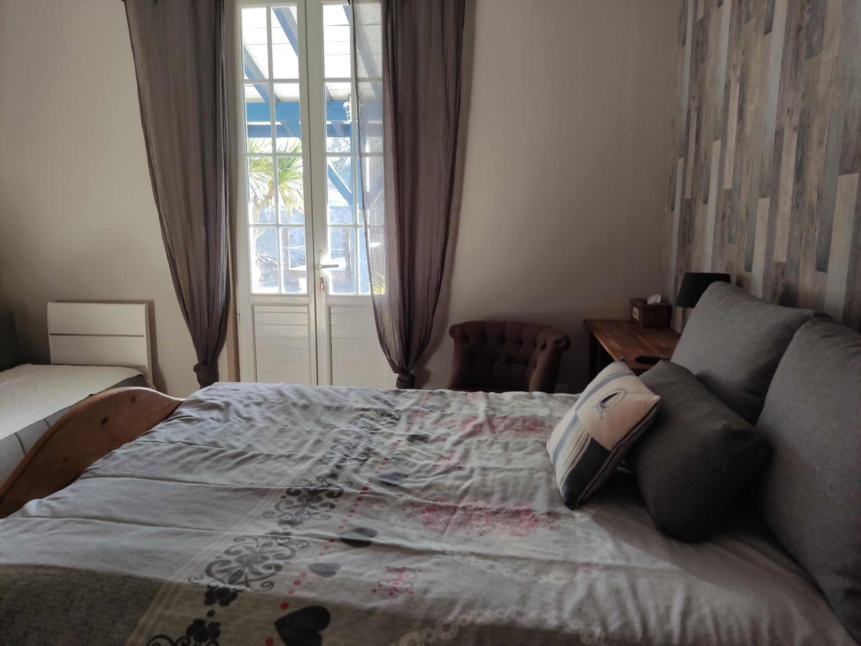 Double Room with Pool View - Photo 44