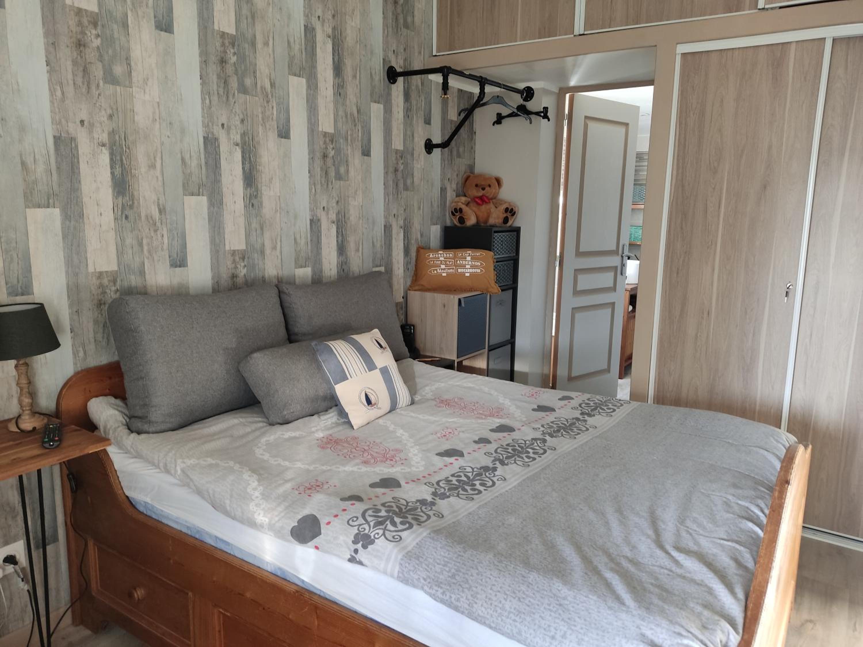 Double Room with Pool View - Photo 43