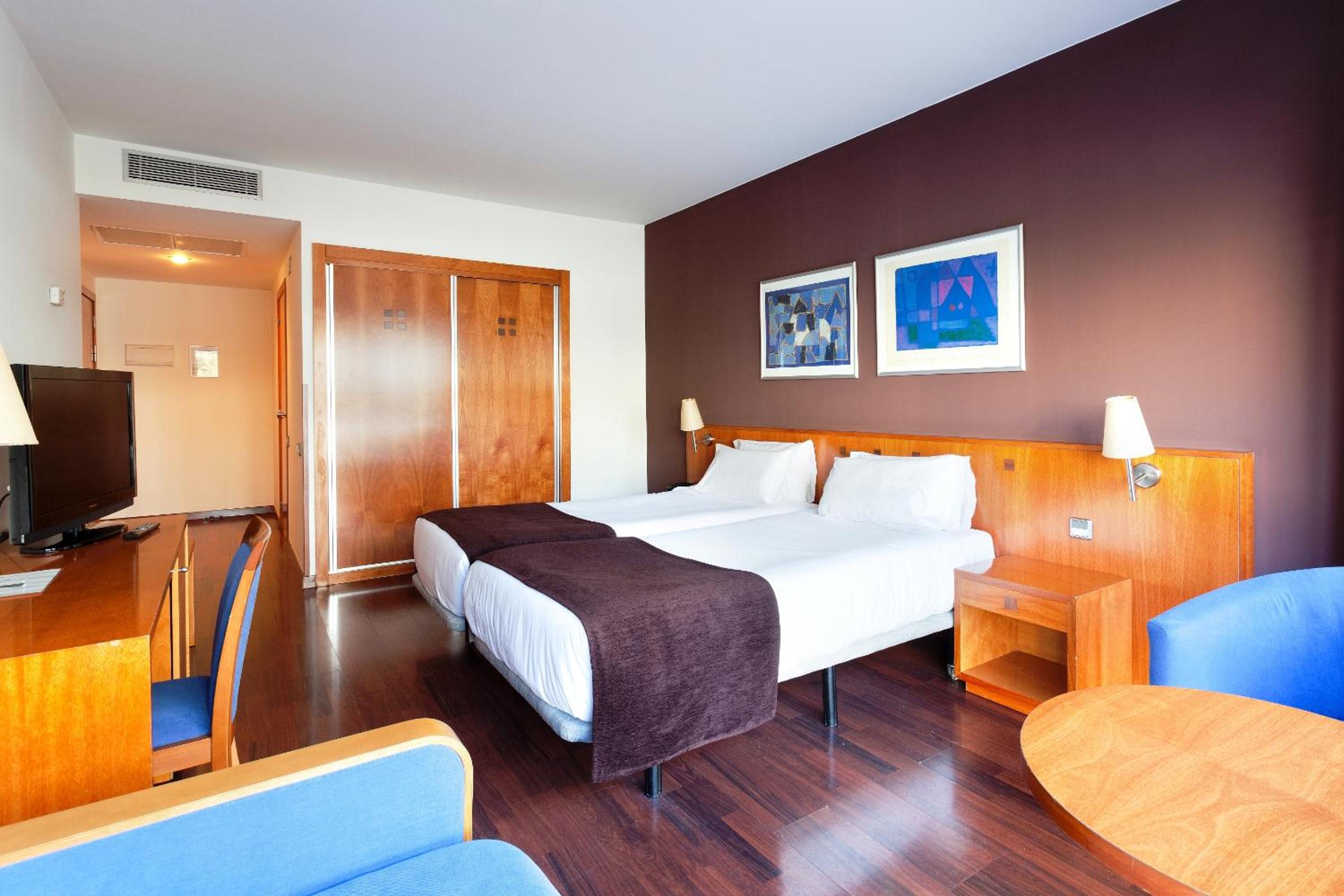 Double or Twin Room with Extra Bed photo 2