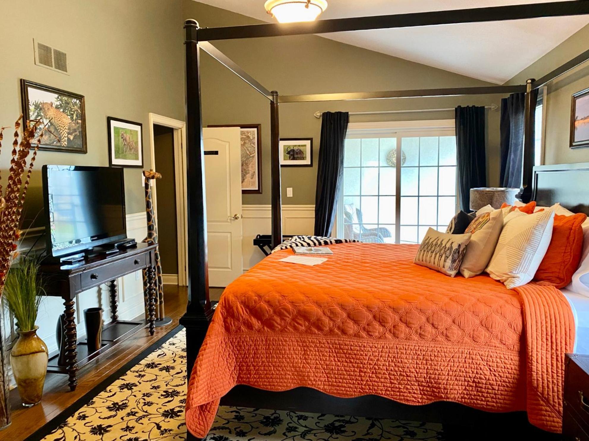 King Suite with Balcony photo 3