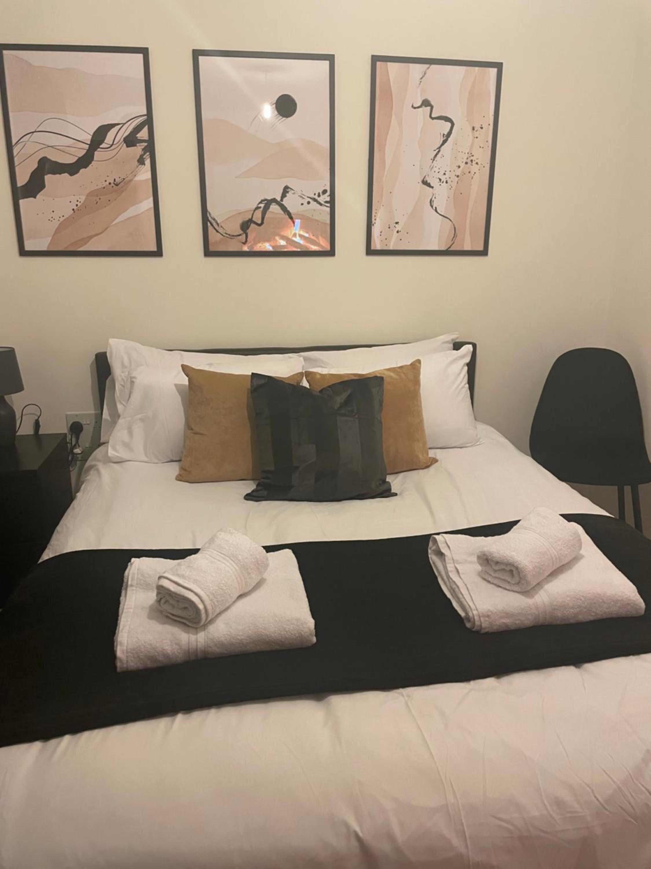 One-Bedroom Apartment photo 1