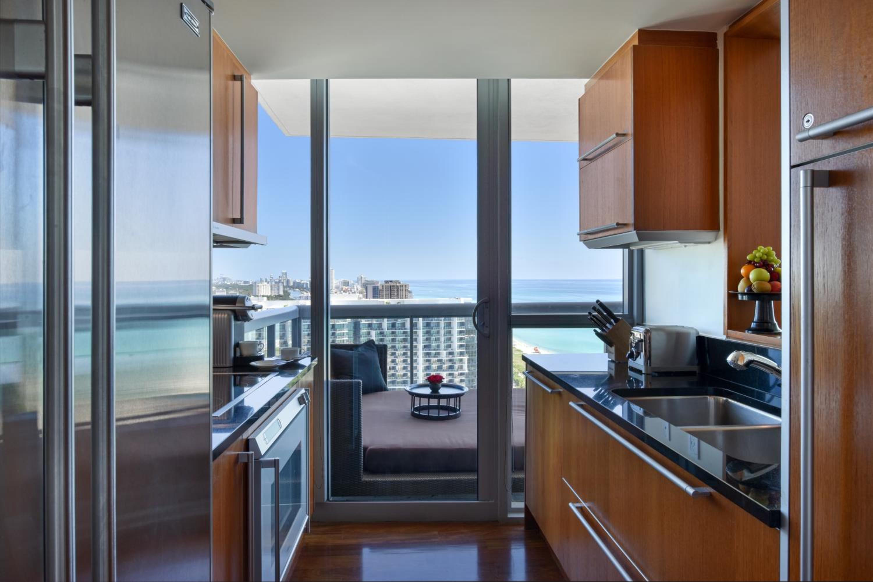 One-Bedroom Suite with Ocean View - Photo 3