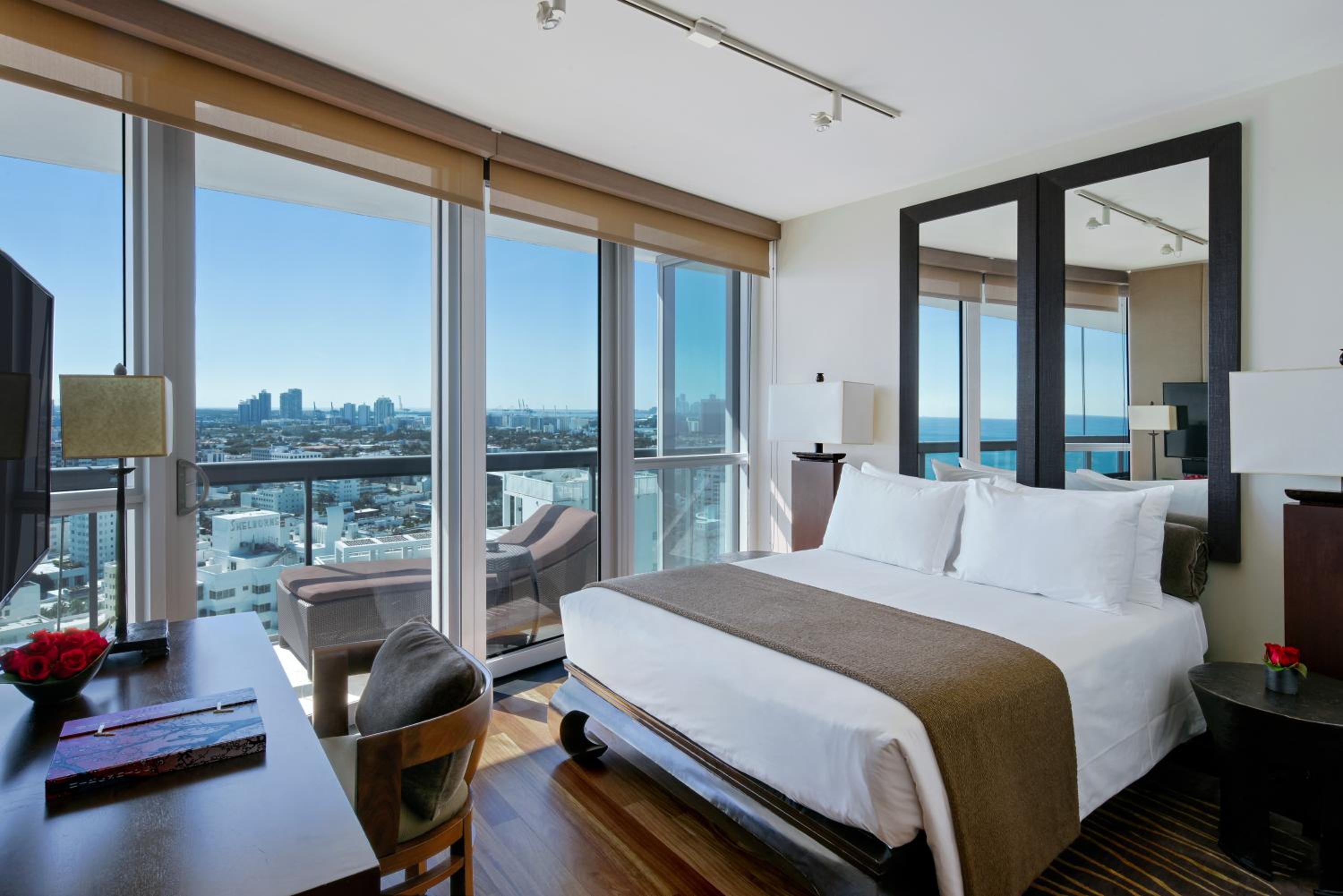 Two-Bedroom Suite with City and Ocean View - Photo 4