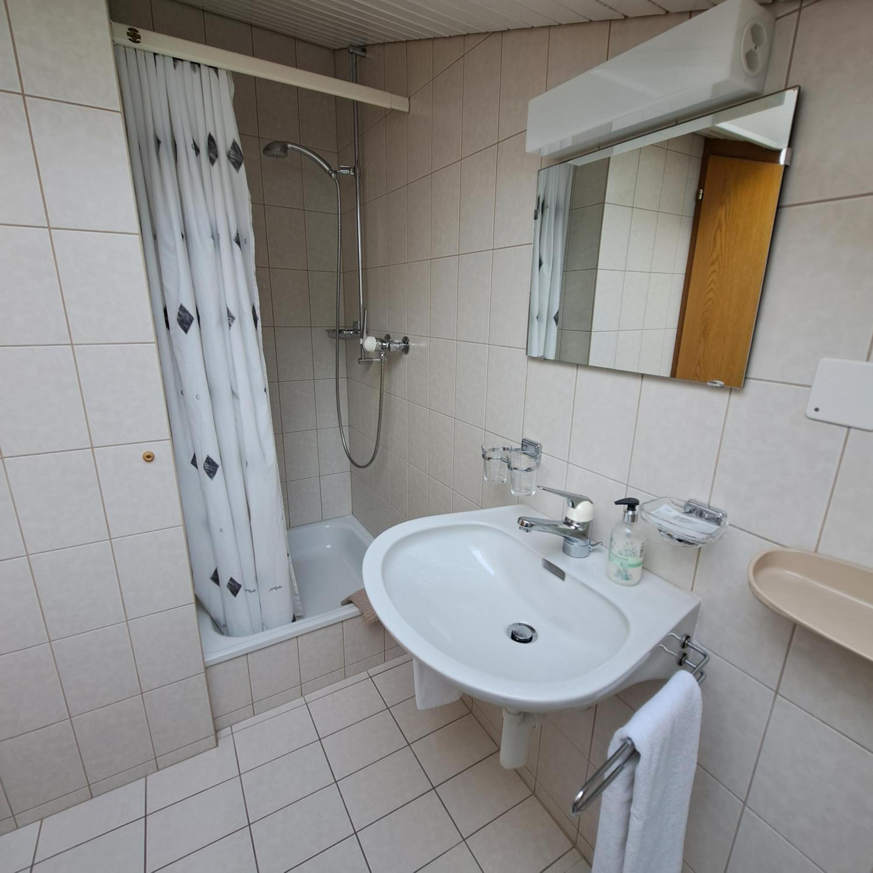 Double or Twin Room with Private Bathroom photo 3