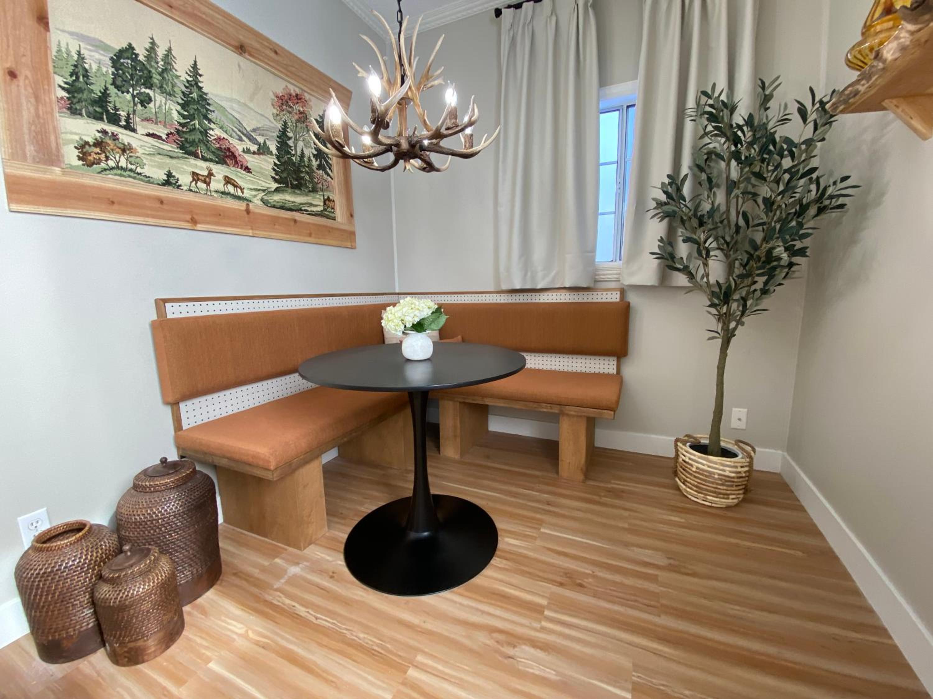Deluxe King Suite photo 2