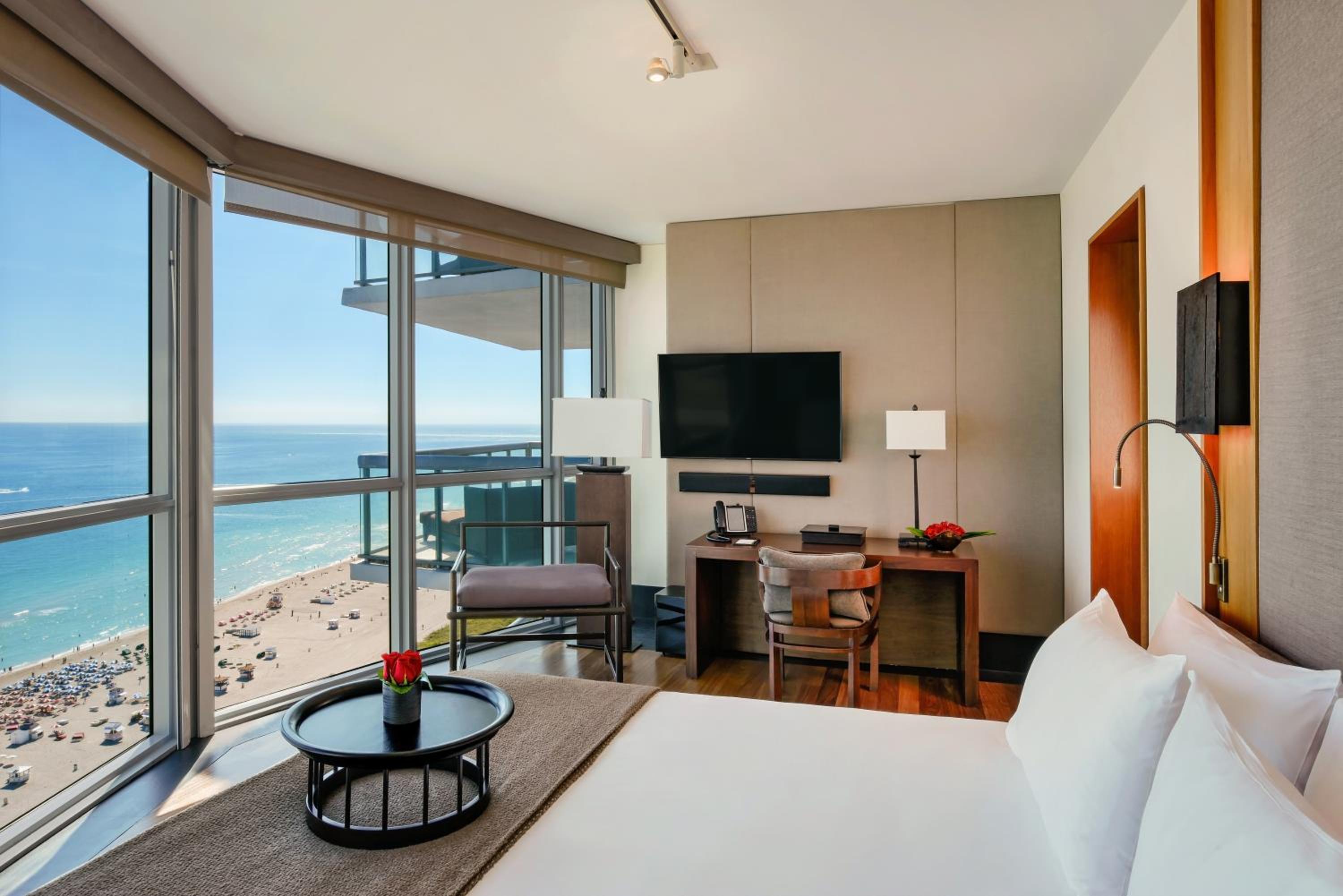 Two-Bedroom Suite Oceanfront - Photo 1