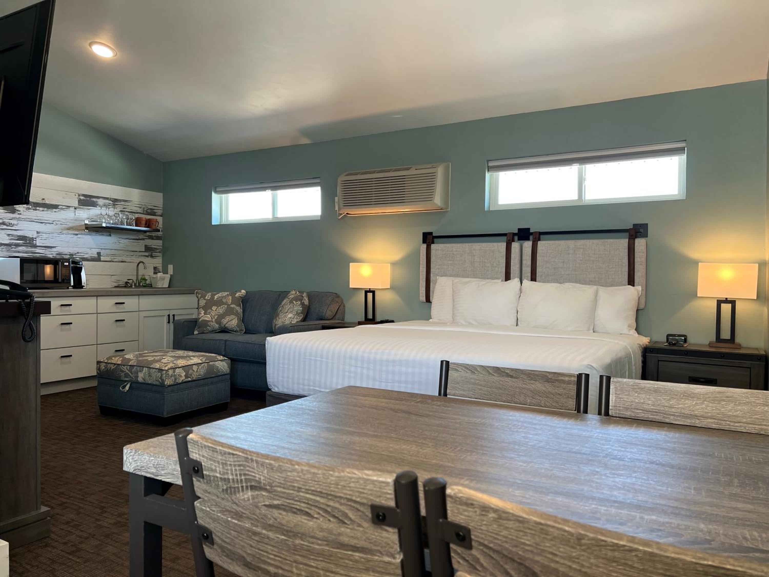 Junior Suite (Pet Friendly) photo 3