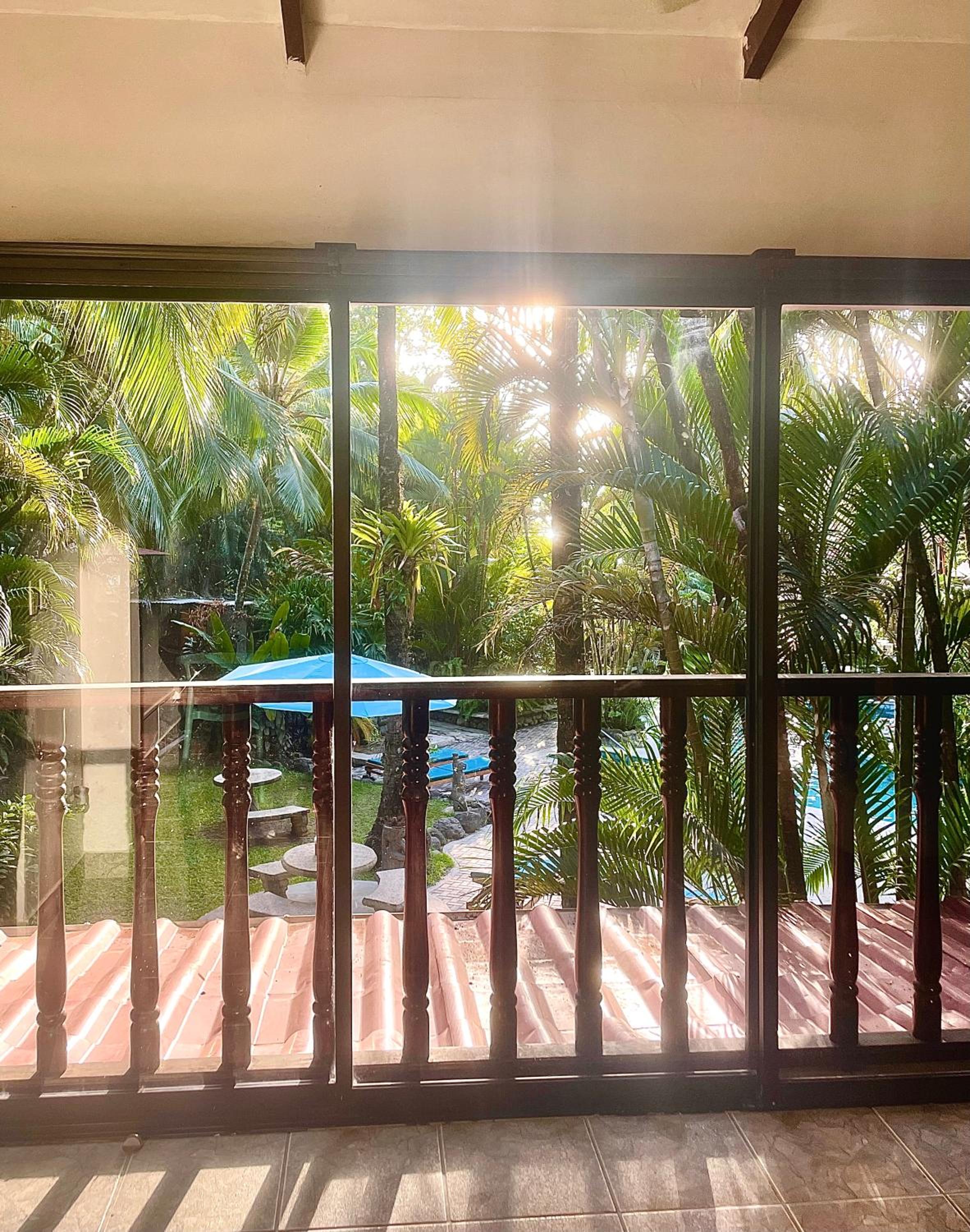 Apartment with Pool View