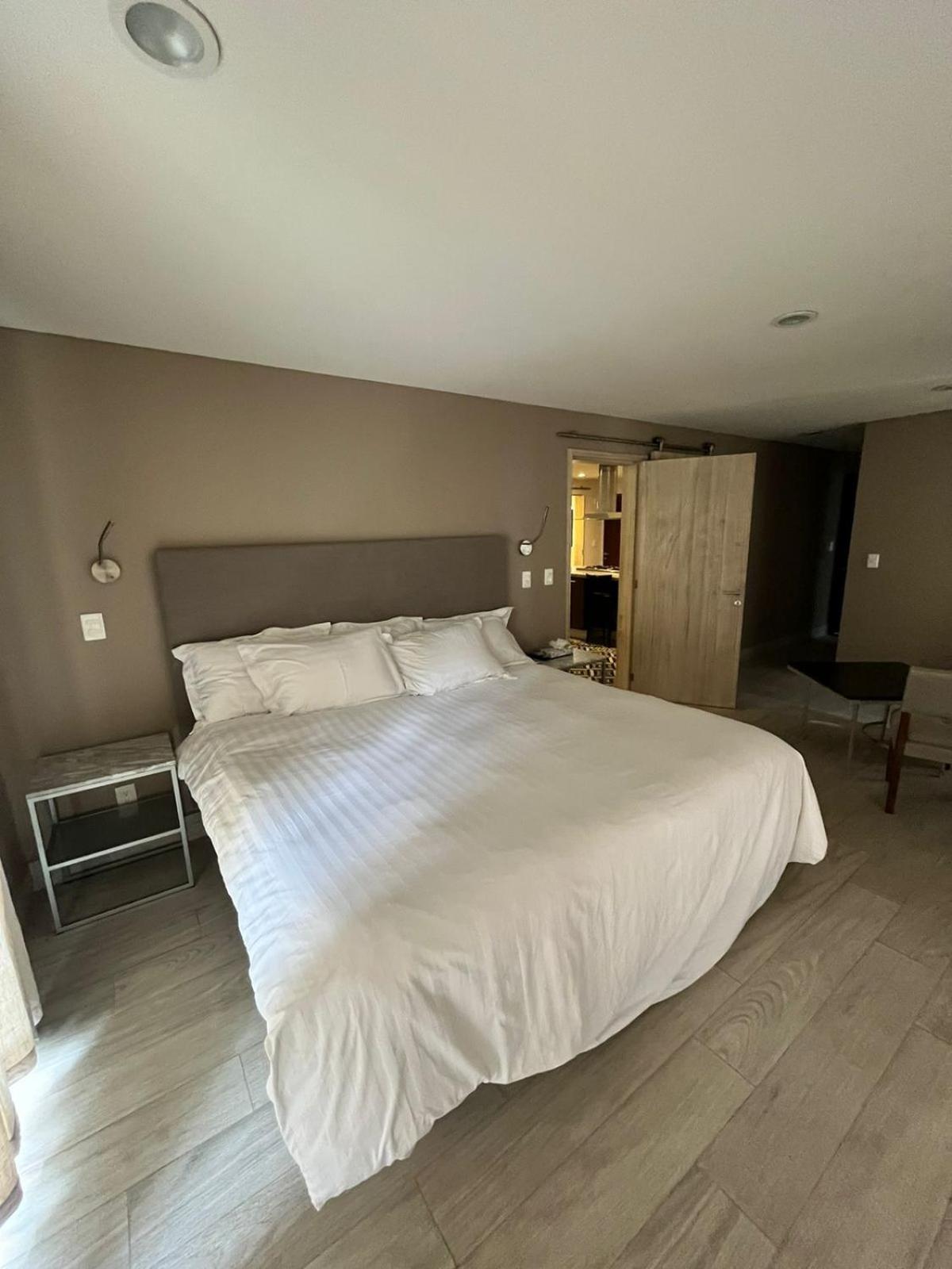 Suite with King Bed - Photo 1