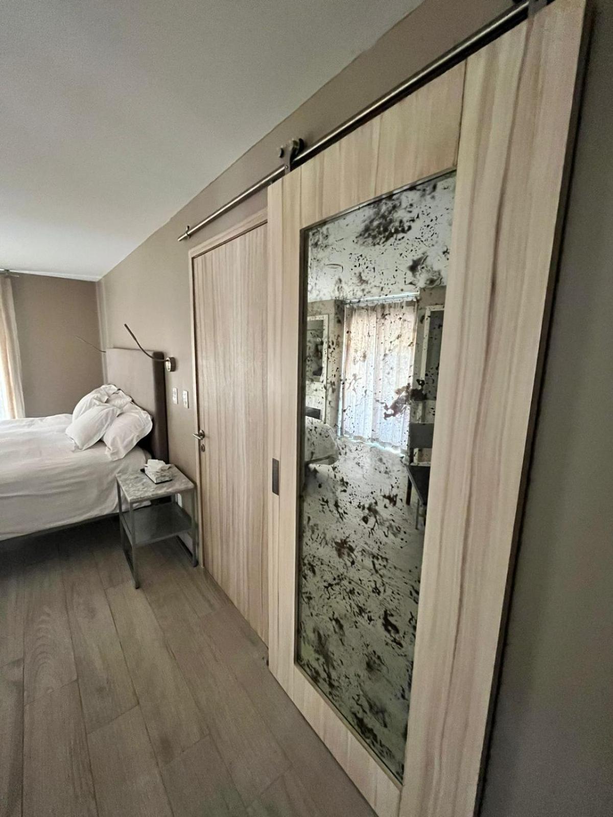 Suite with King Bed - Photo 5