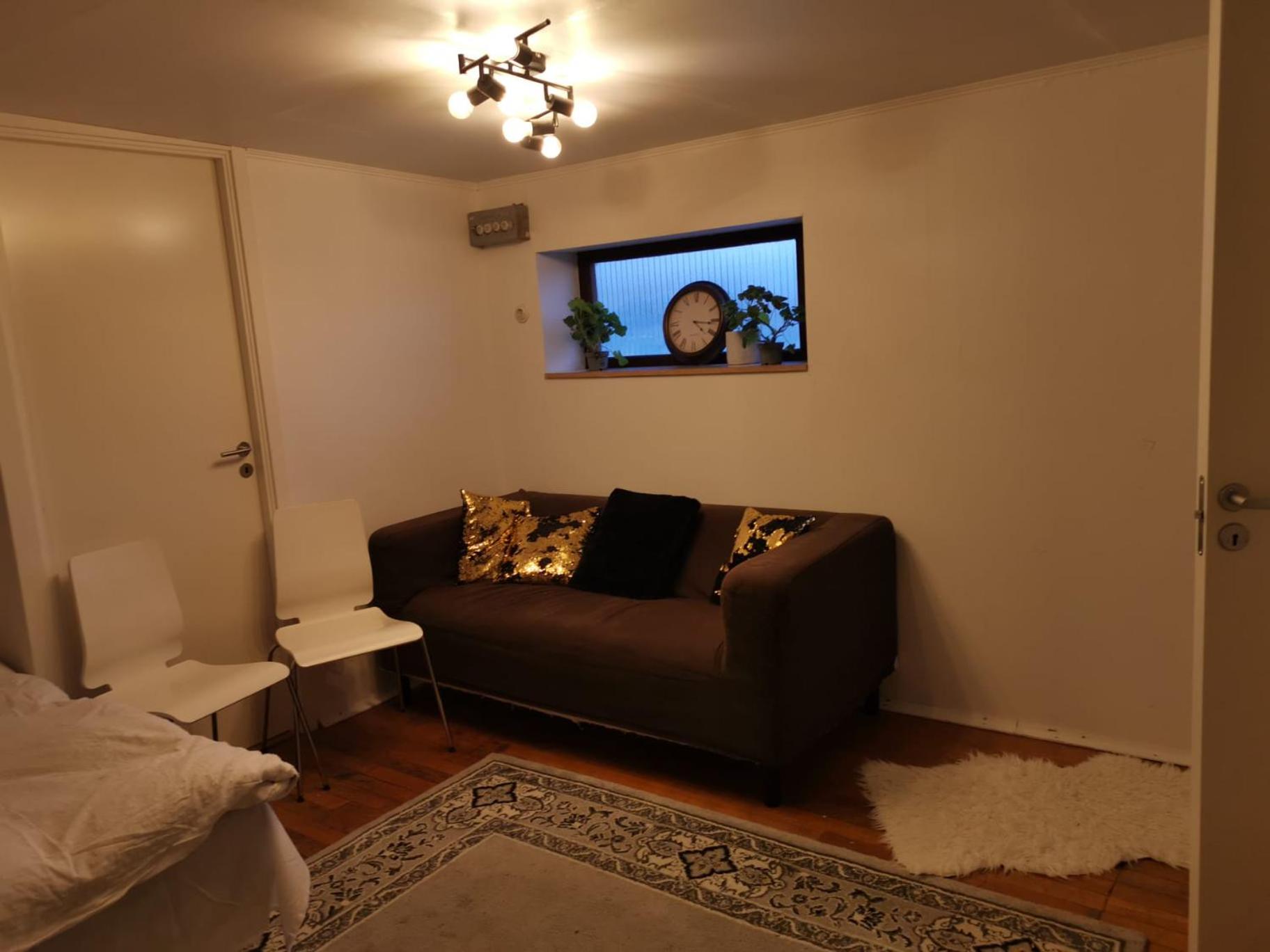 One-Bedroom Apartment photo 2