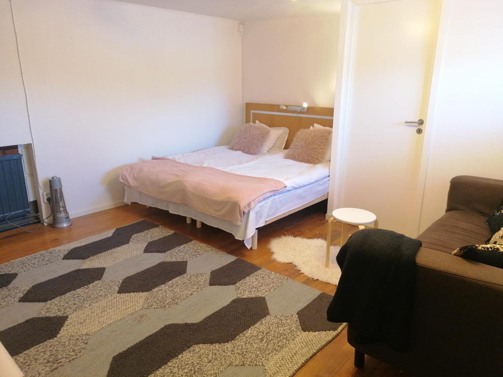 One-Bedroom Apartment photo 1