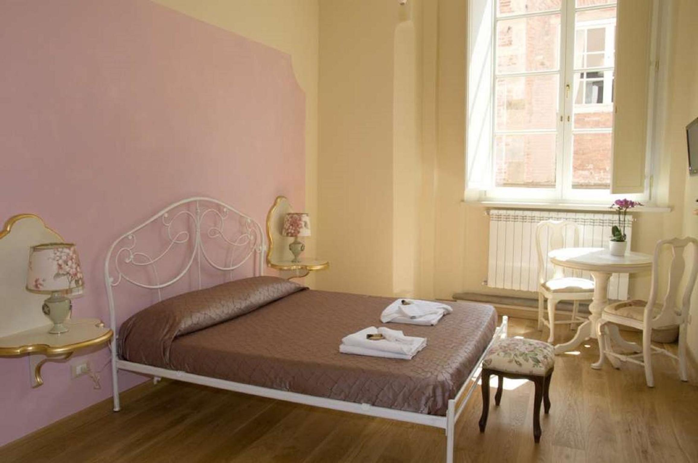 Double or Twin Room - Photo 18