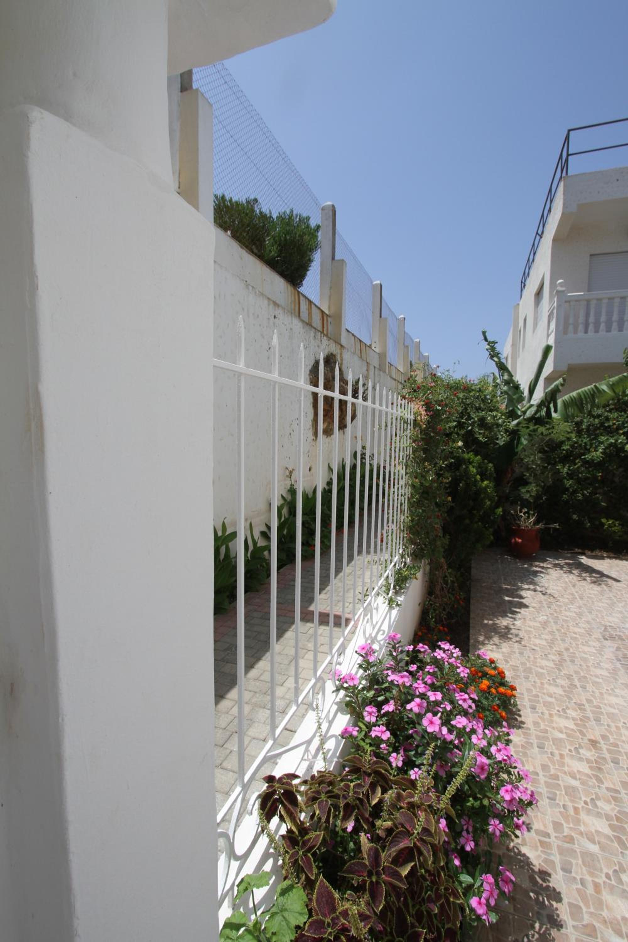 Villa with Private Pool - Photo 4