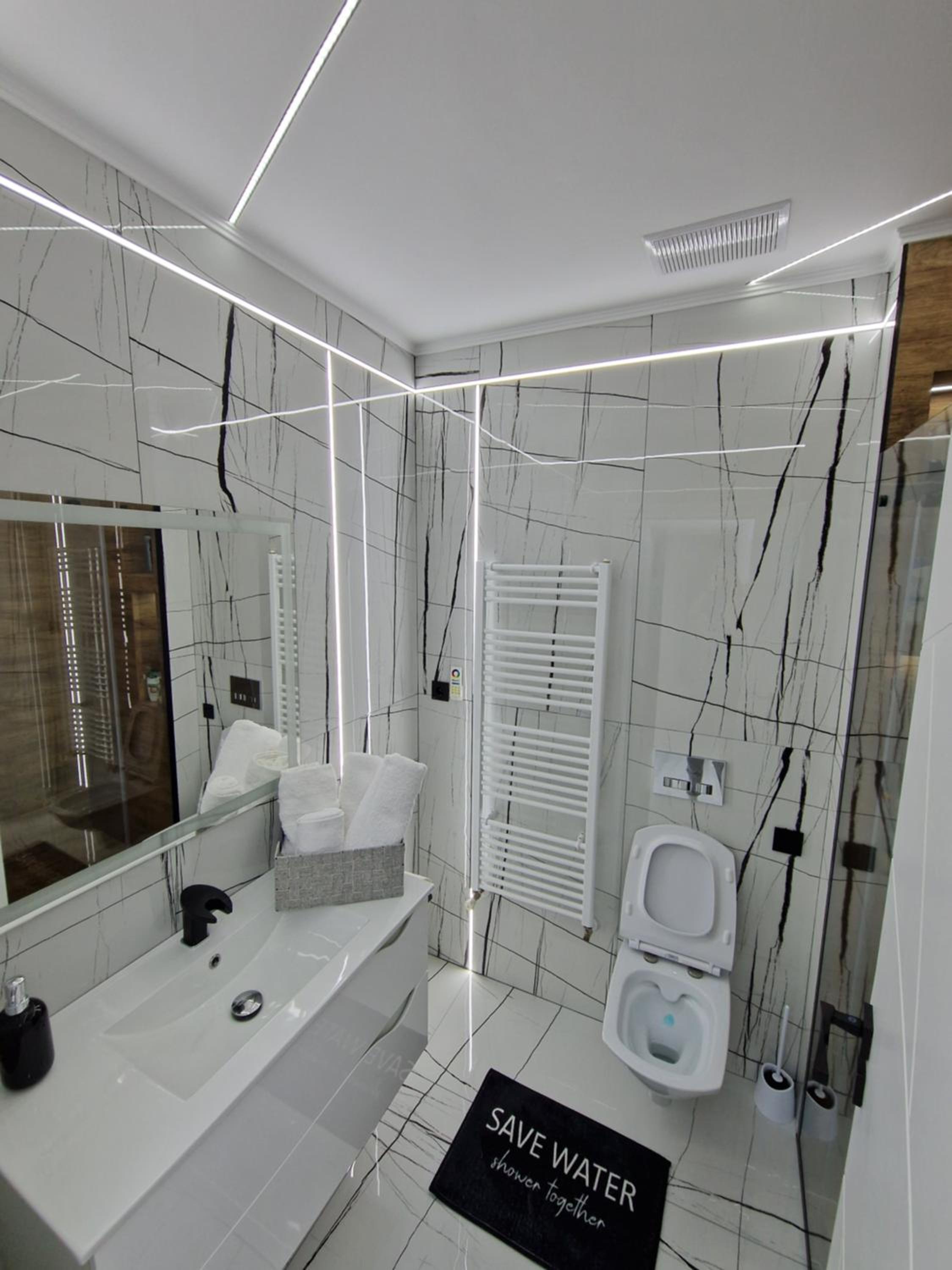 One-Bedroom Apartment - Photo 2