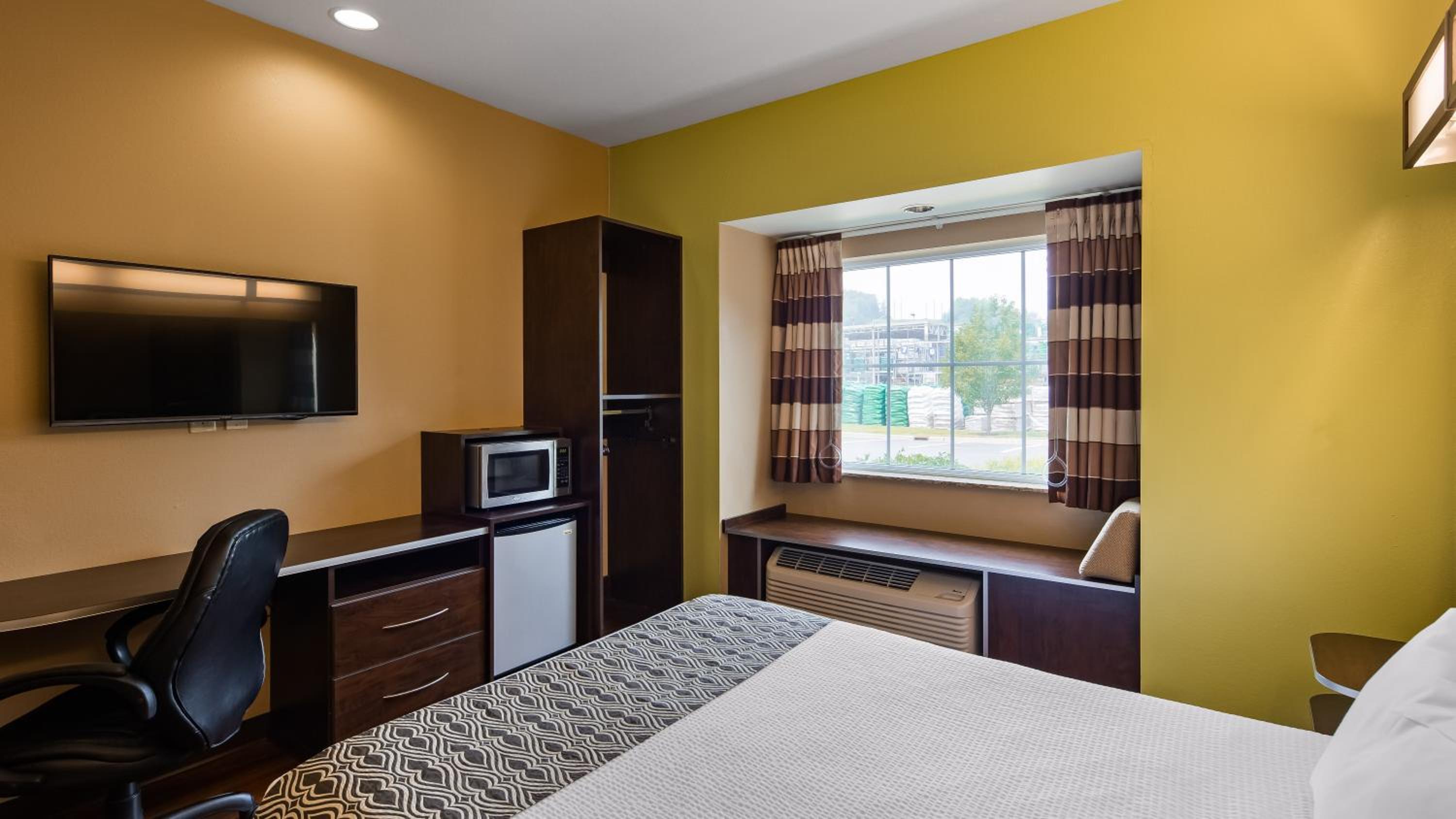 Queen Room - Mobility Access