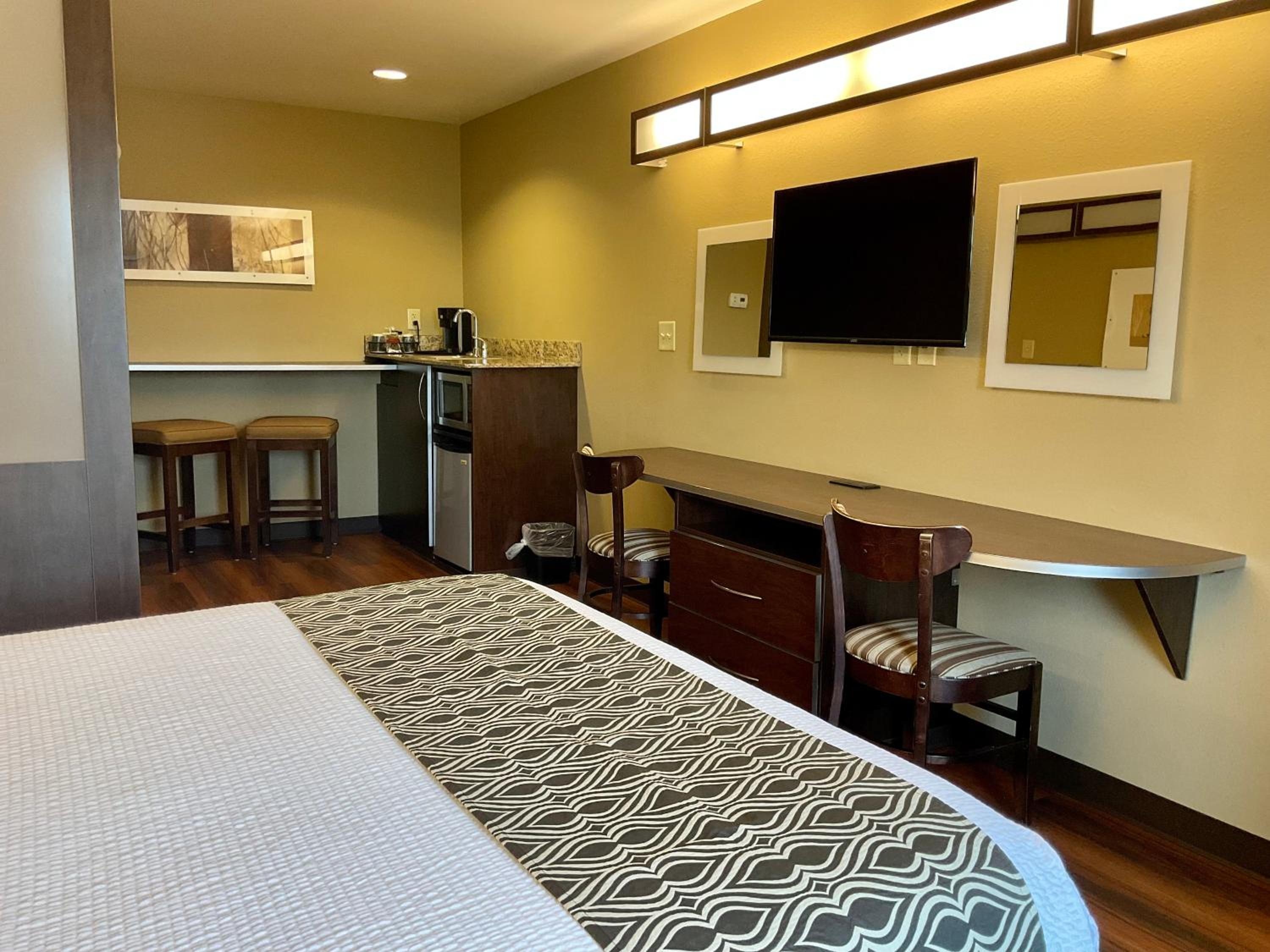Junior Suite with Queen Bed and Sofa Bed - Non-Smoking