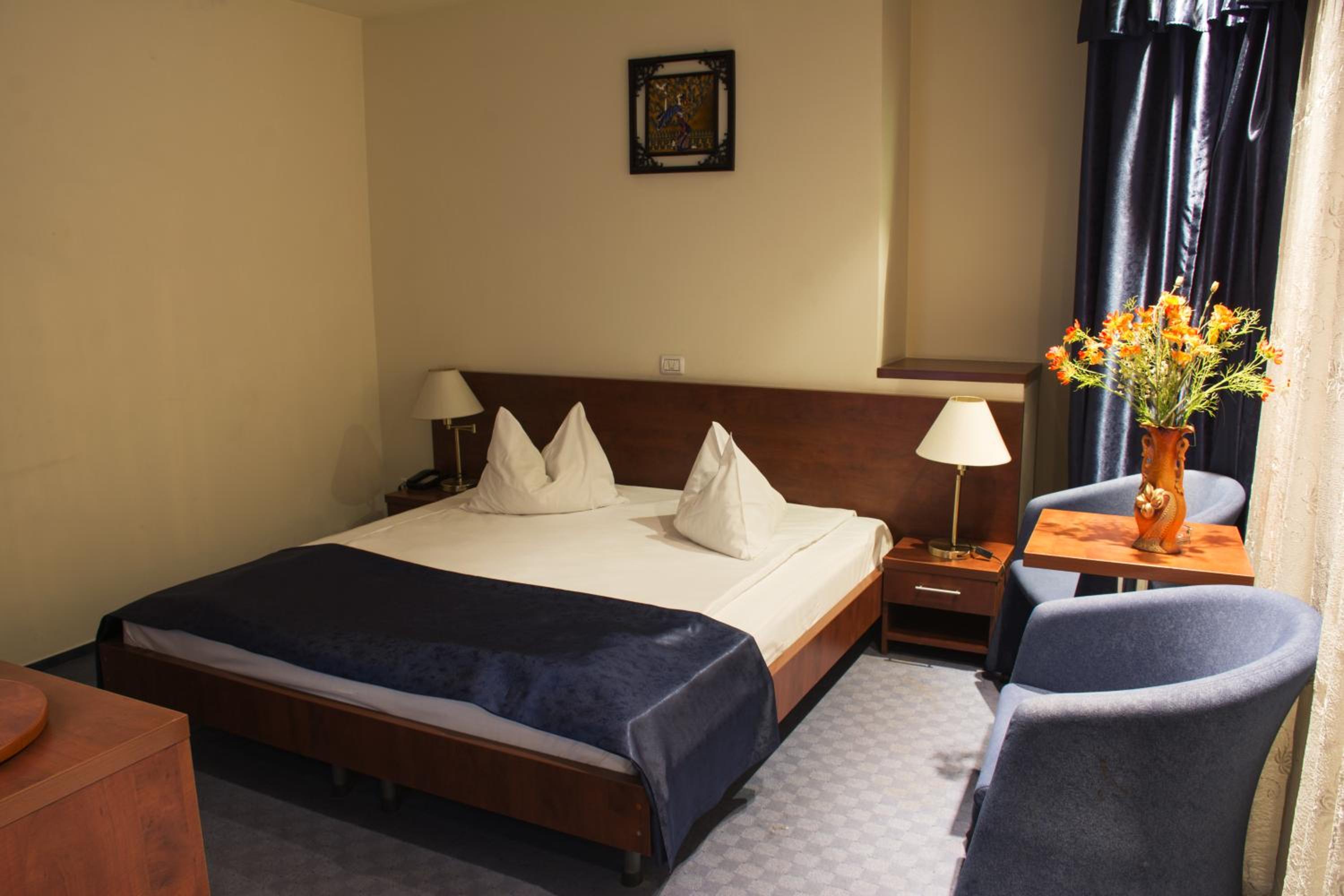 Standard Double Room - Photo 3