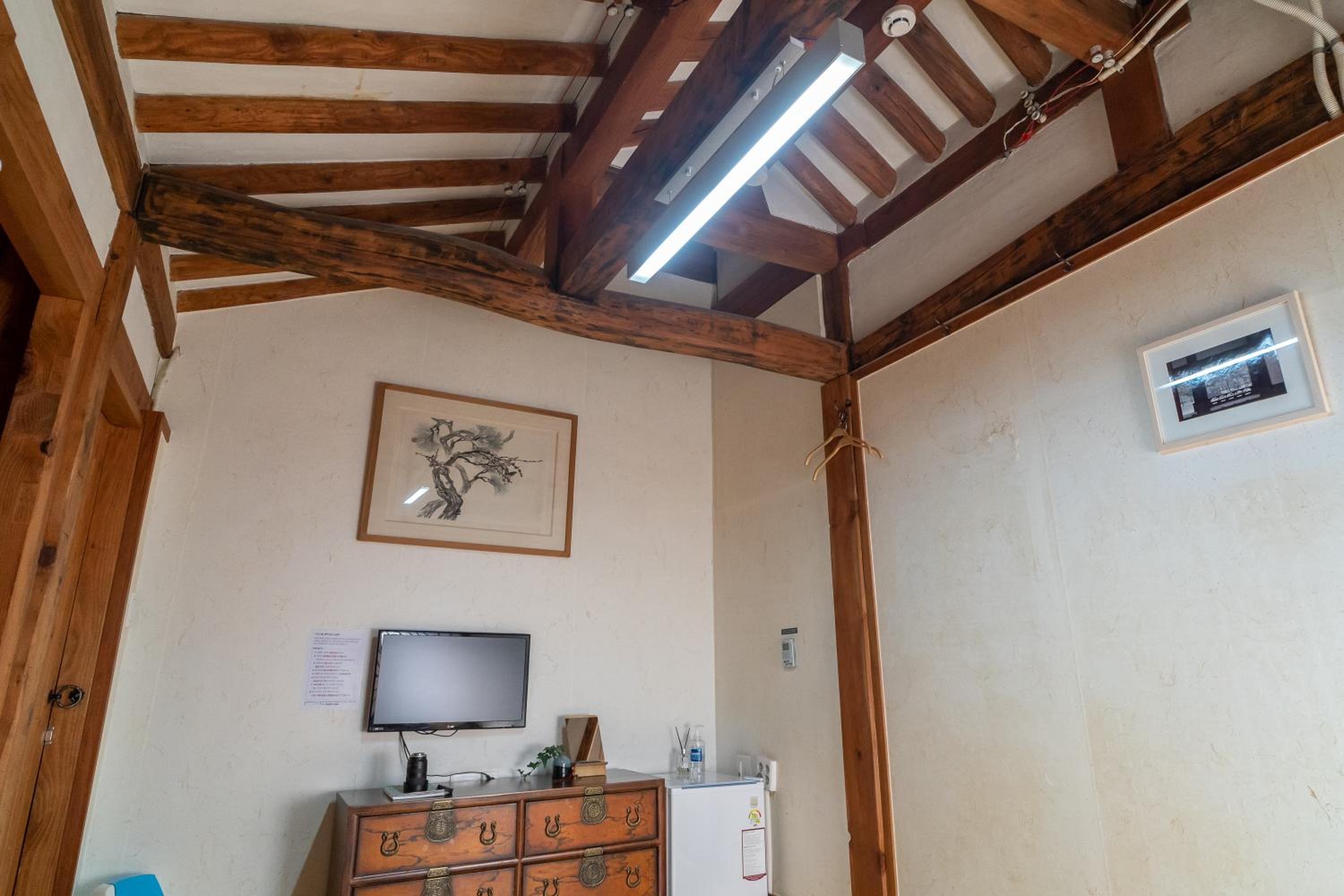 Korean Style Double Room with Private Bathroom photo 3