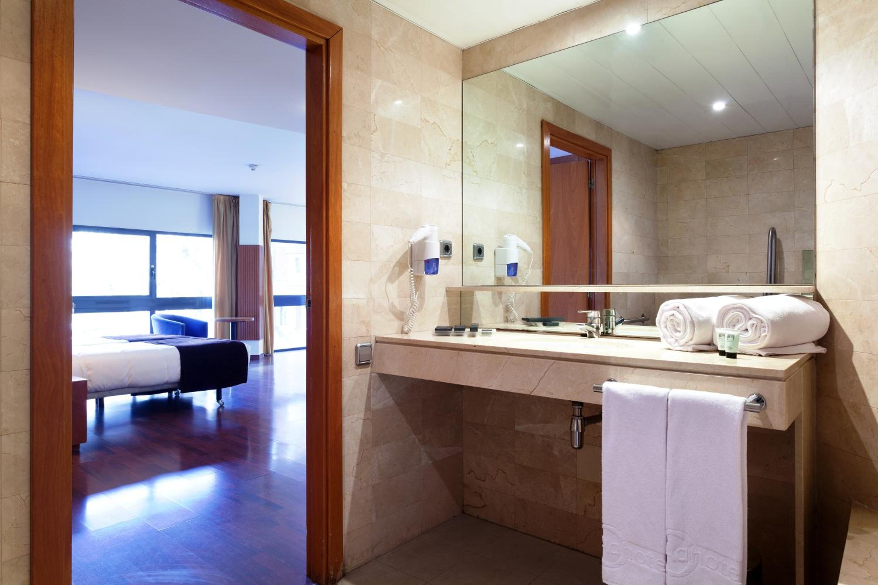 Double or Twin Room with Extra Bed photo 3