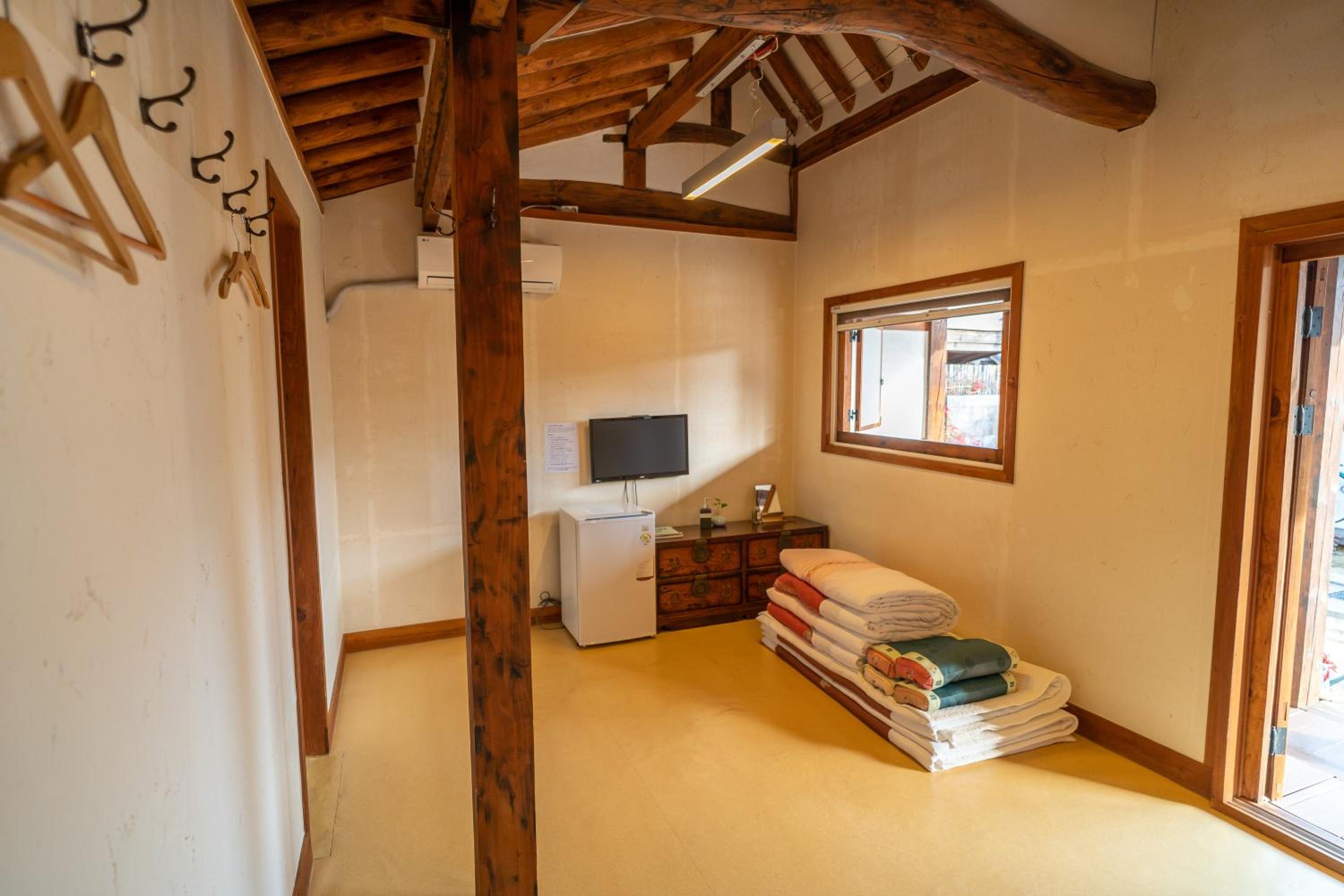 Korean Style Family Room with Shower