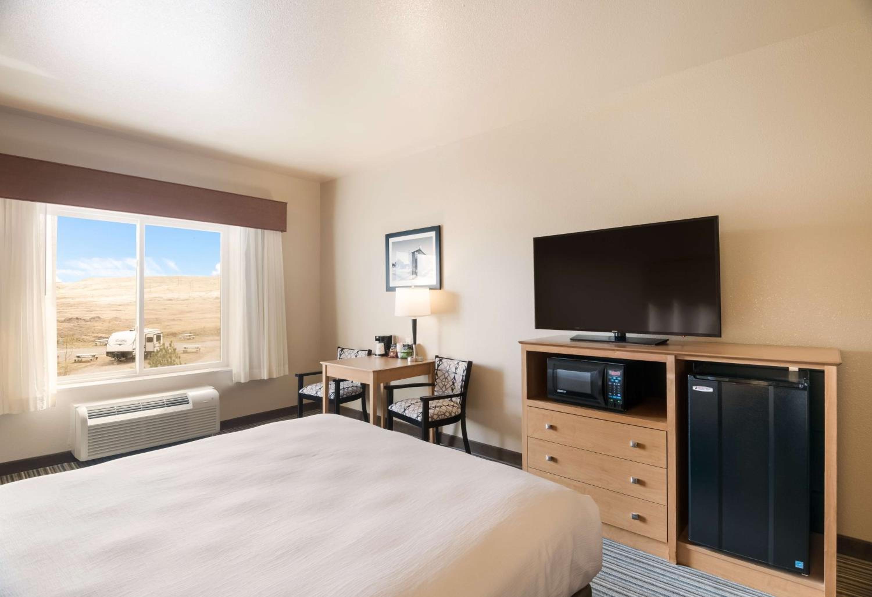 Queen Room with Two Queen Beds and Bath Tub - Disability Access/Non-Smoking  photo 2