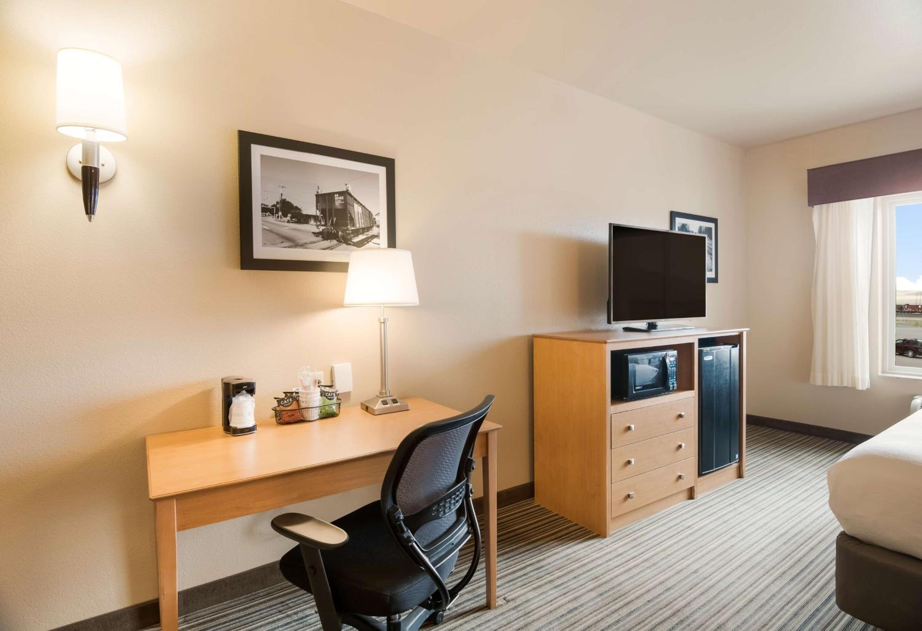 King Room - Non-Smoking photo 2