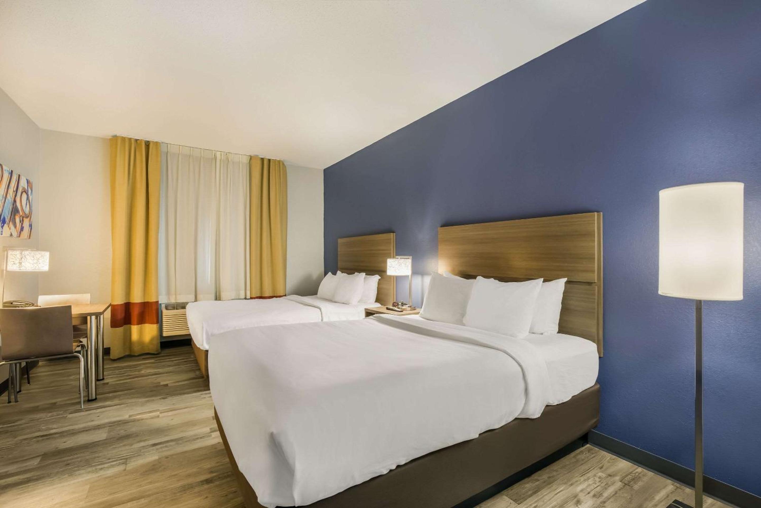 Efficiency Queen Room with Two Queen Beds - Non Smoking - Photo 1