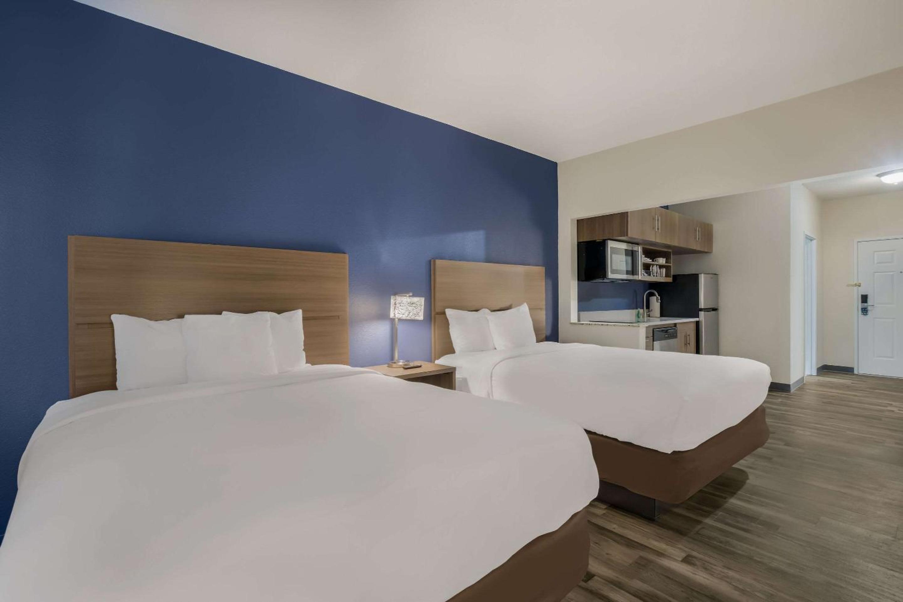 Efficiency Queen Suite with Two Queen Beds - Non Smoking - Photo 2