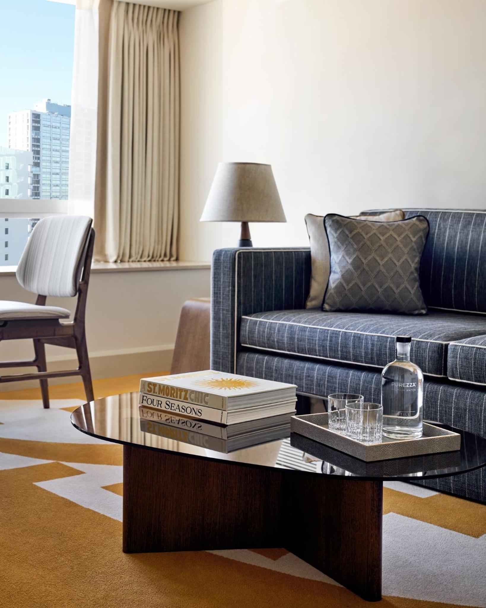 Grand Cityscape Corner Suite thumbnail 5