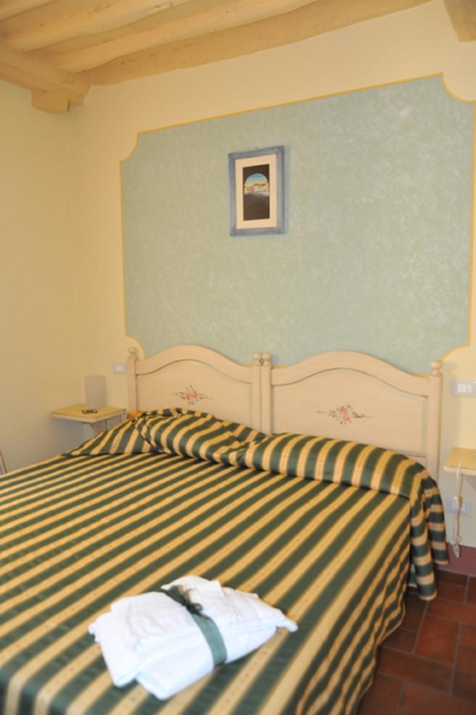 Double or Twin Room - Photo 4