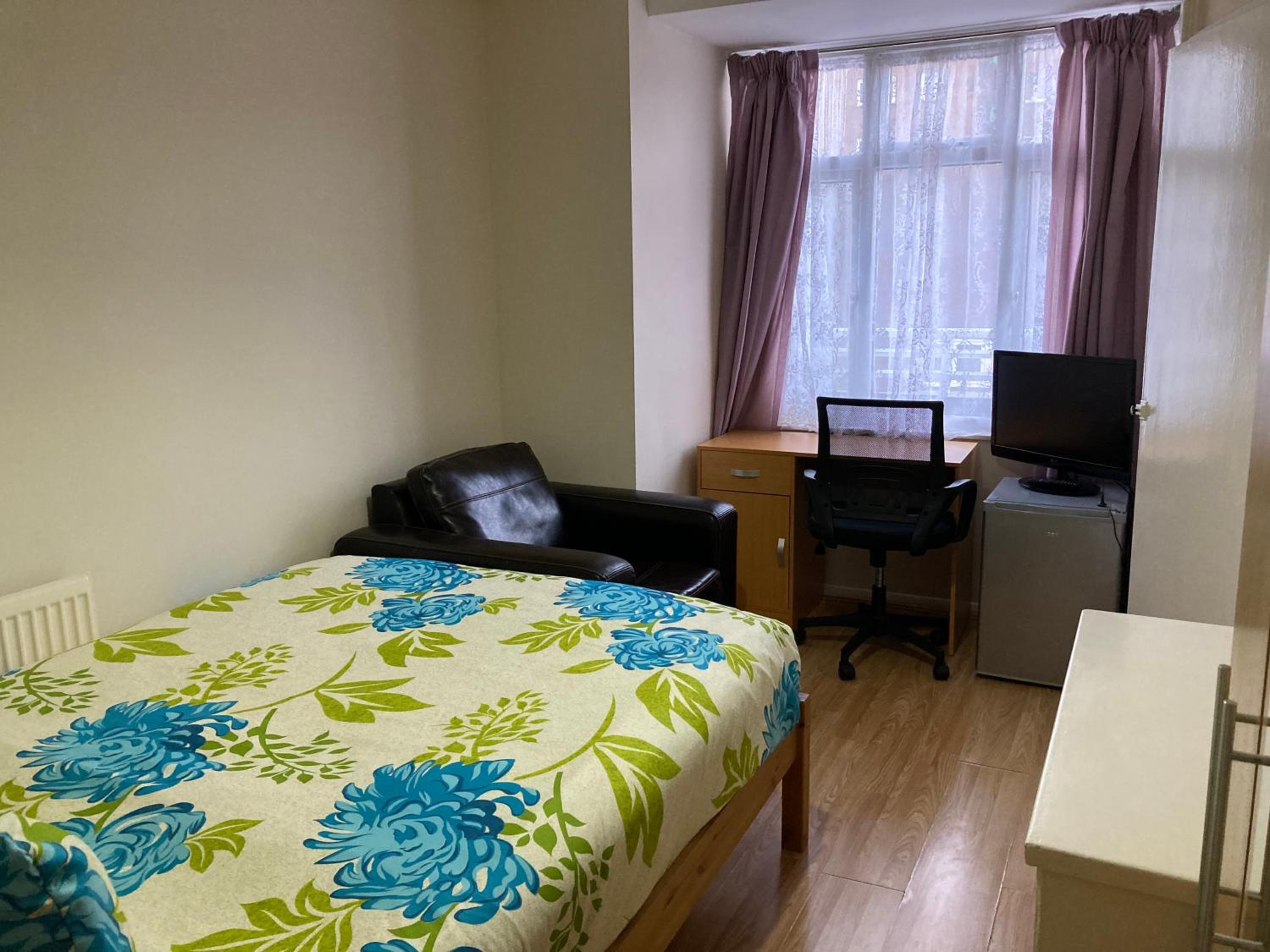 Double Room with Private Bathroom photo 1
