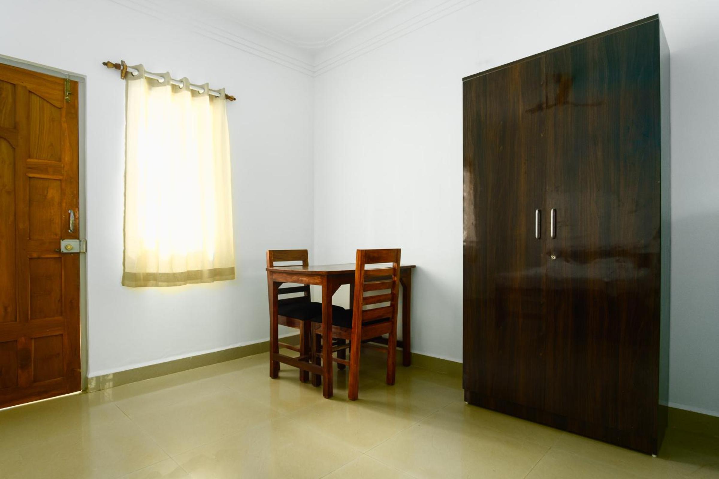 Studio Apartment photo 3