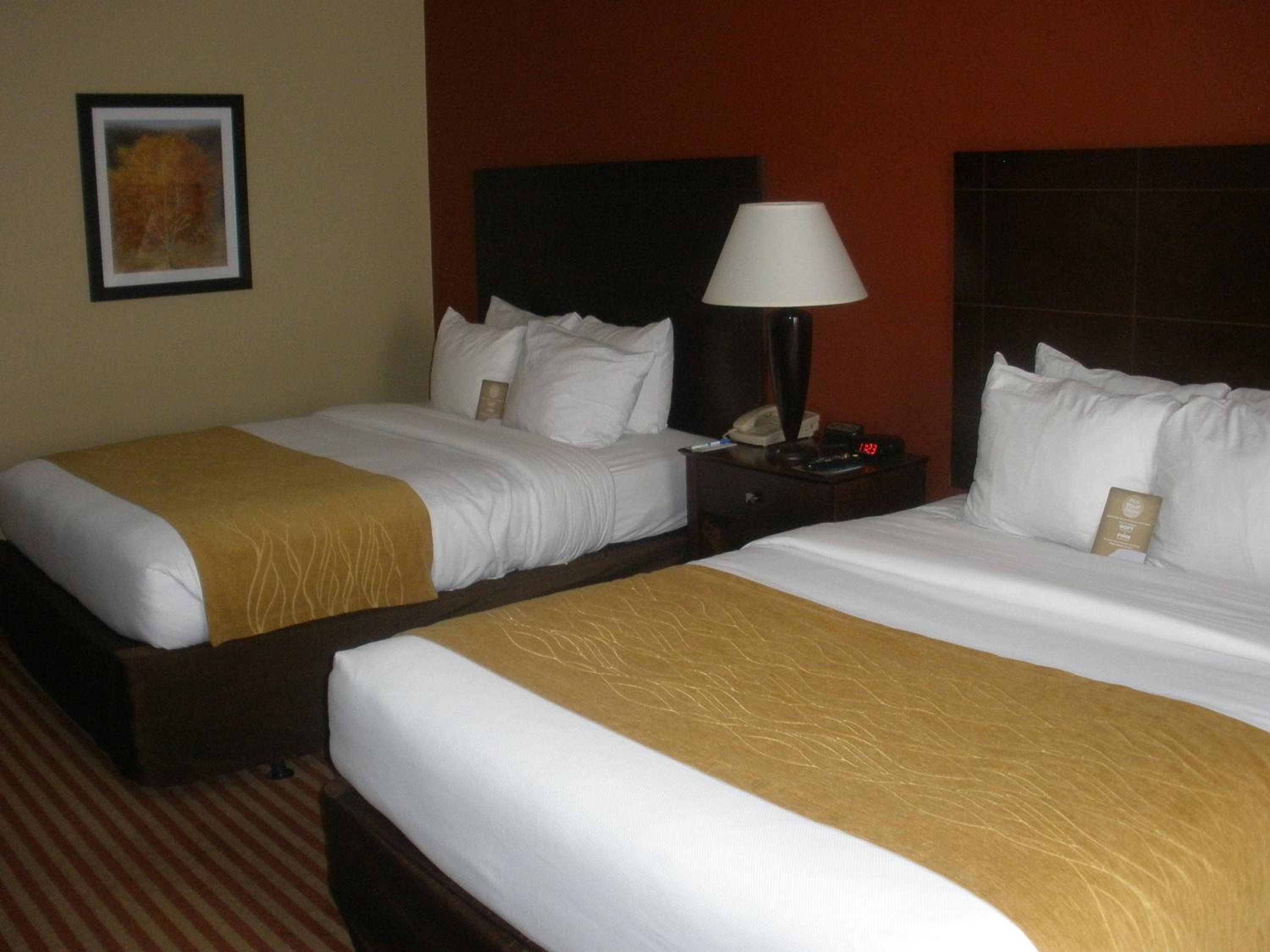 Queen Room with Two Queen Beds - Non-Smoking - Photo 1