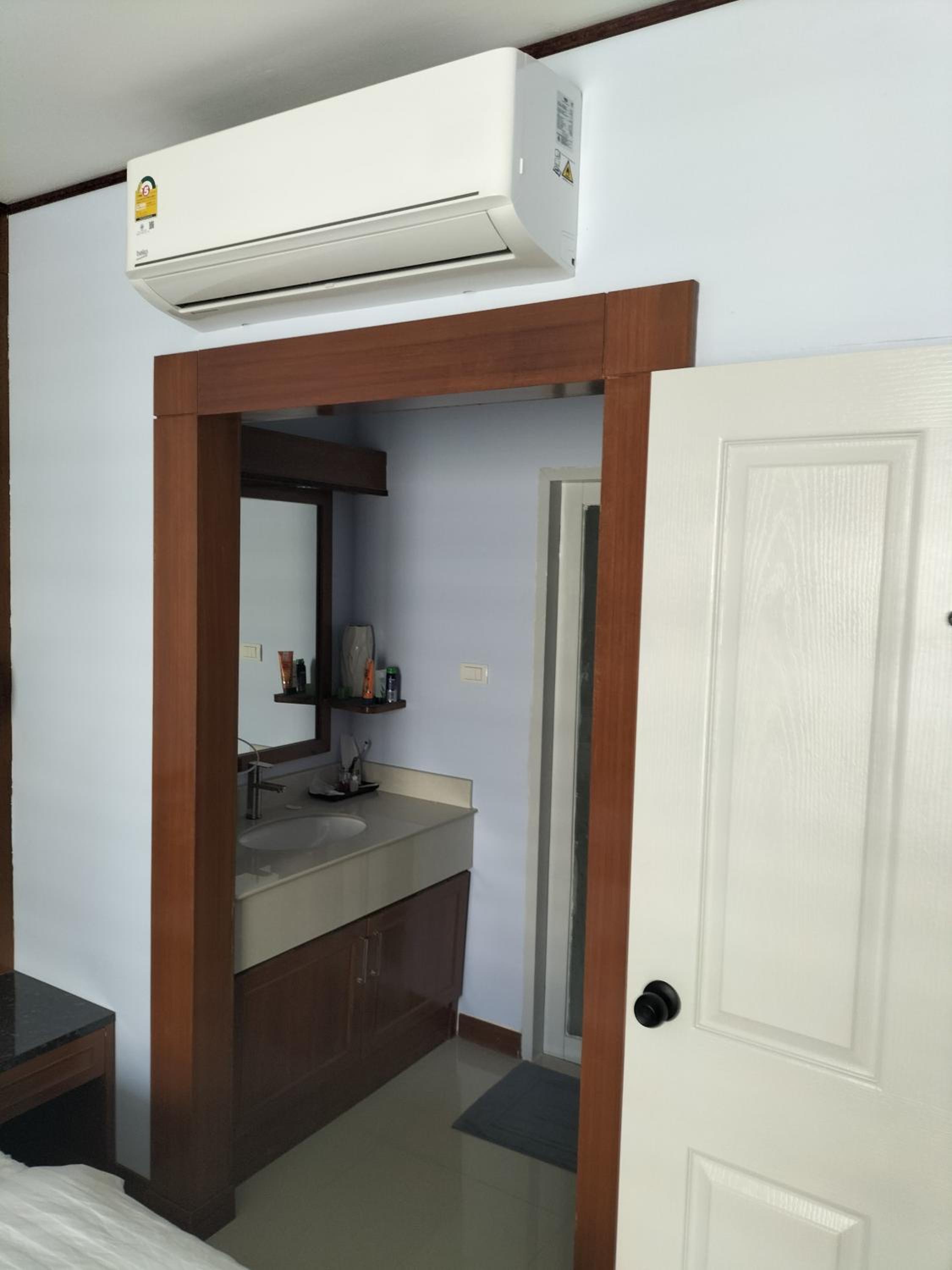 Budget Twin Room photo 2