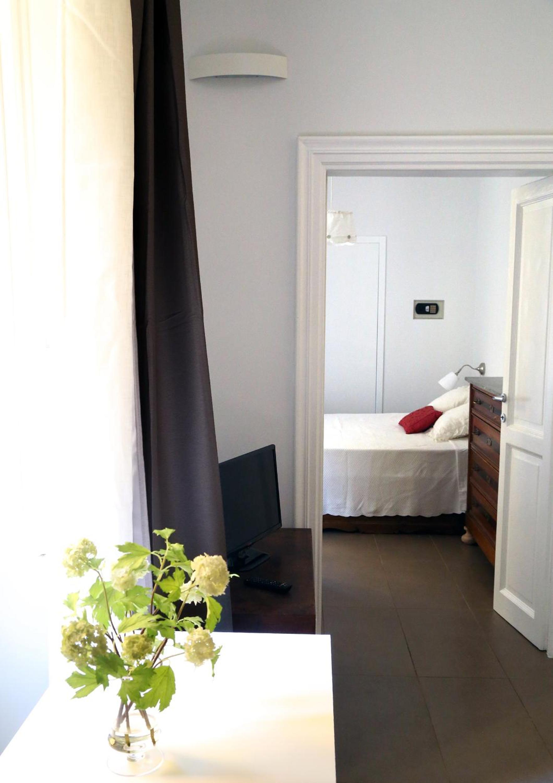 One-Bedroom Apartment photo 1