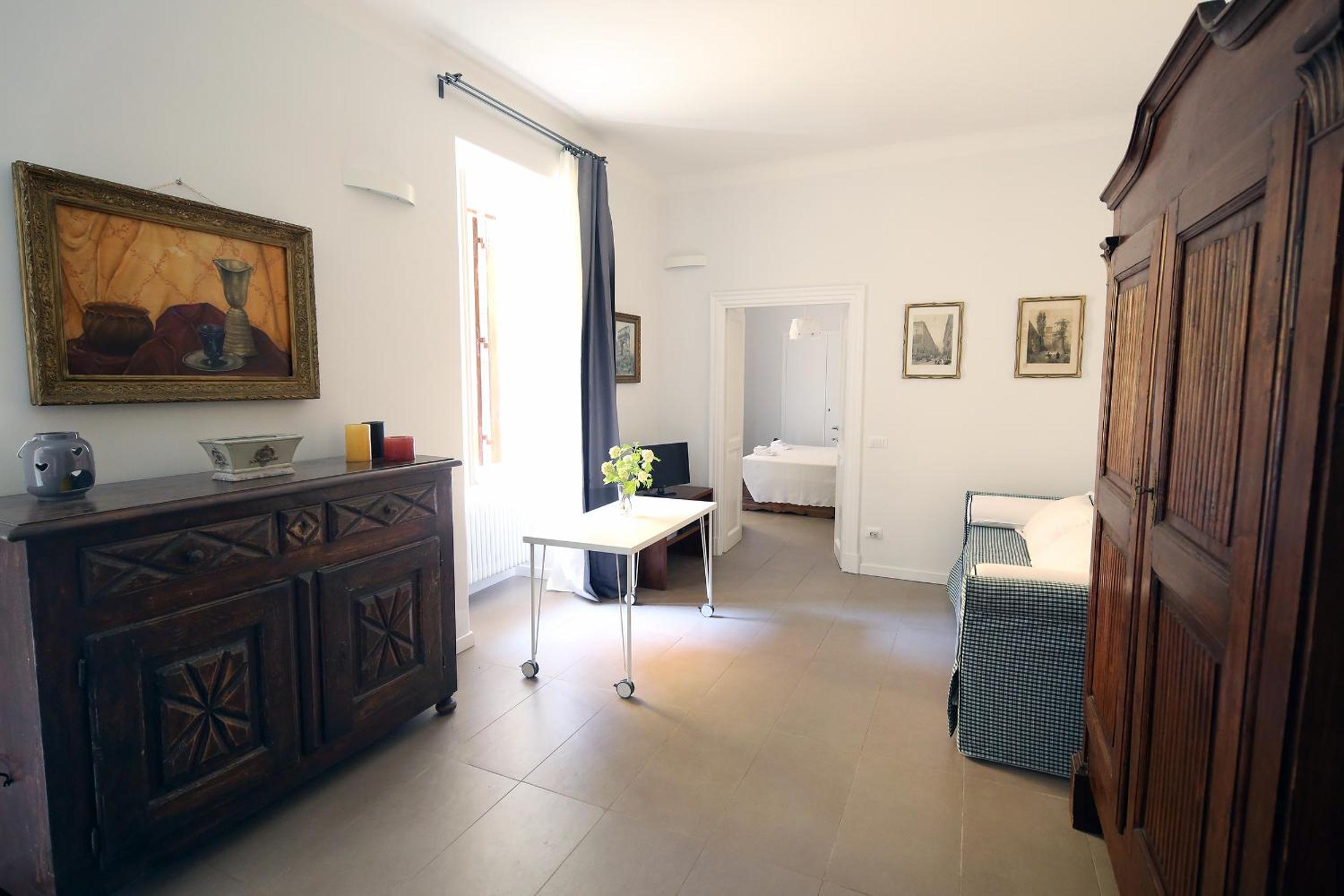 One-Bedroom Apartment photo 2