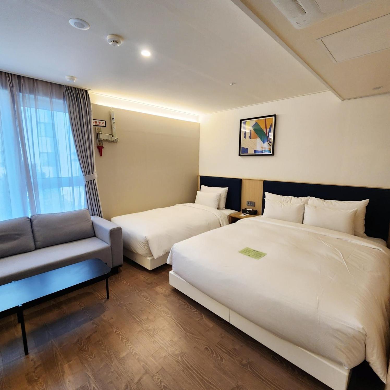 Longstay Present Package - Family Room with Hotel Key Ring and 1 Welcome Drink