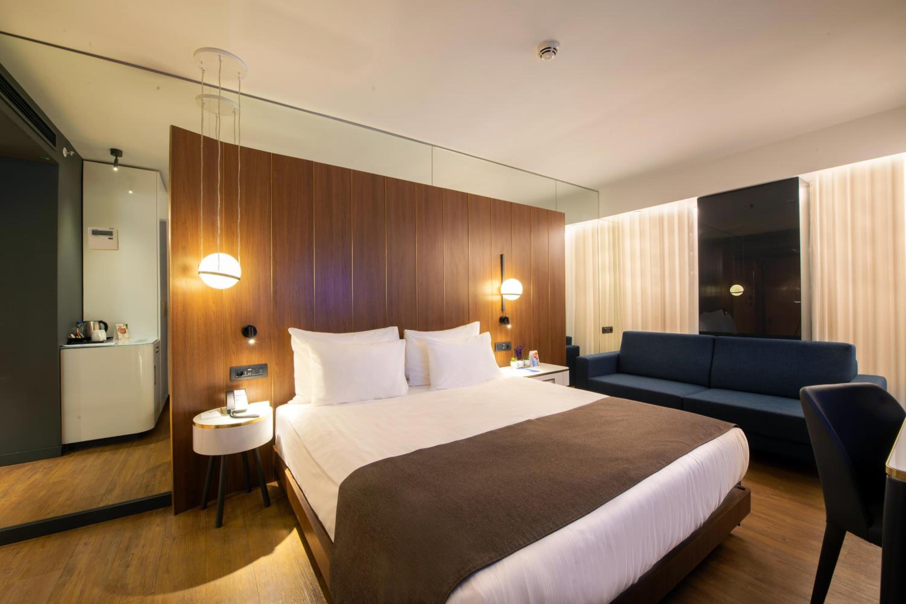 Deluxe King Room photo 3