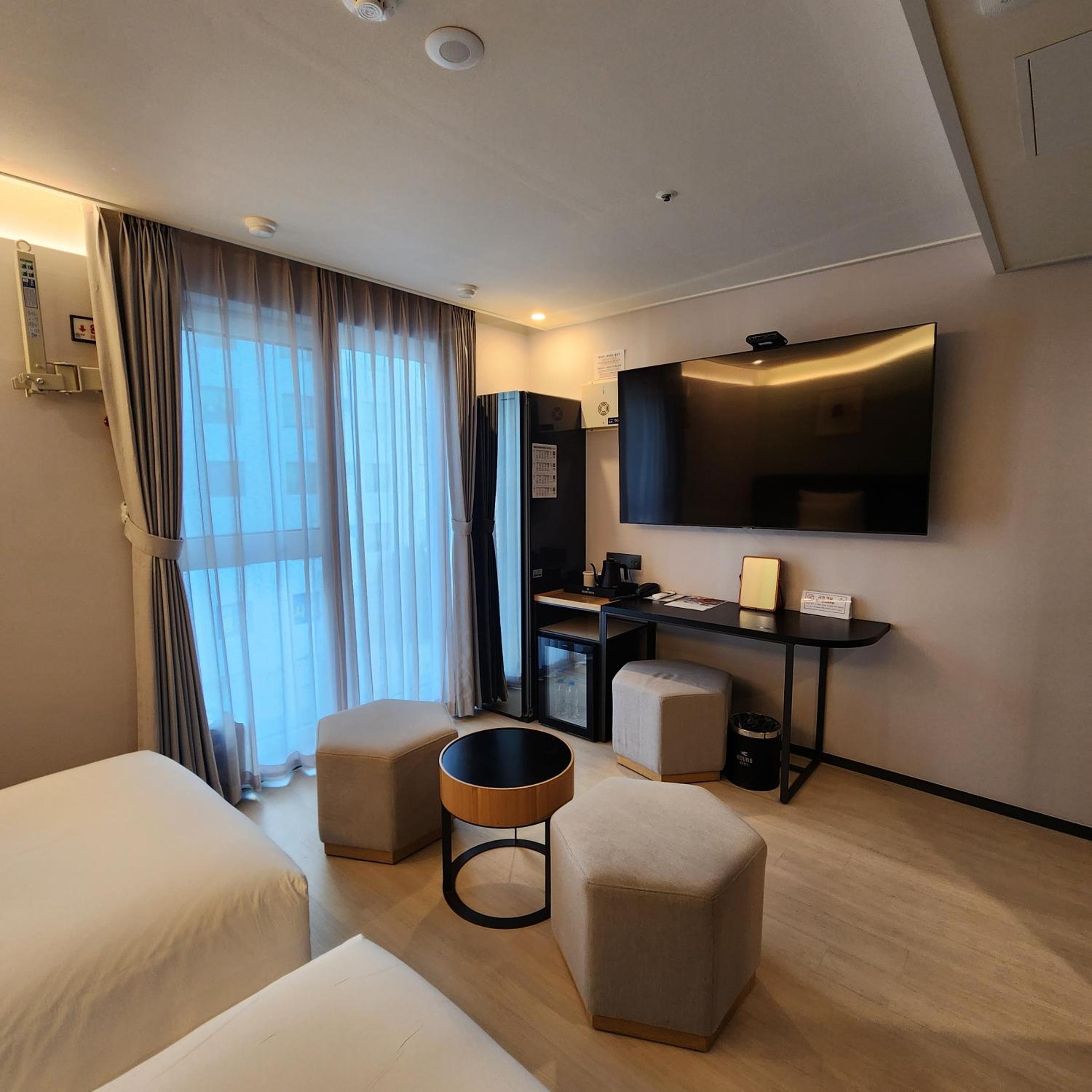 Deluxe Twin Room with Free access to Rooftop pool - Photo 11