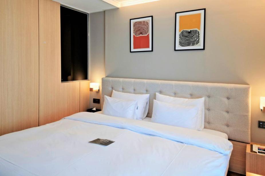 Superior King Room with Free access to Rooftop pool - Photo 14
