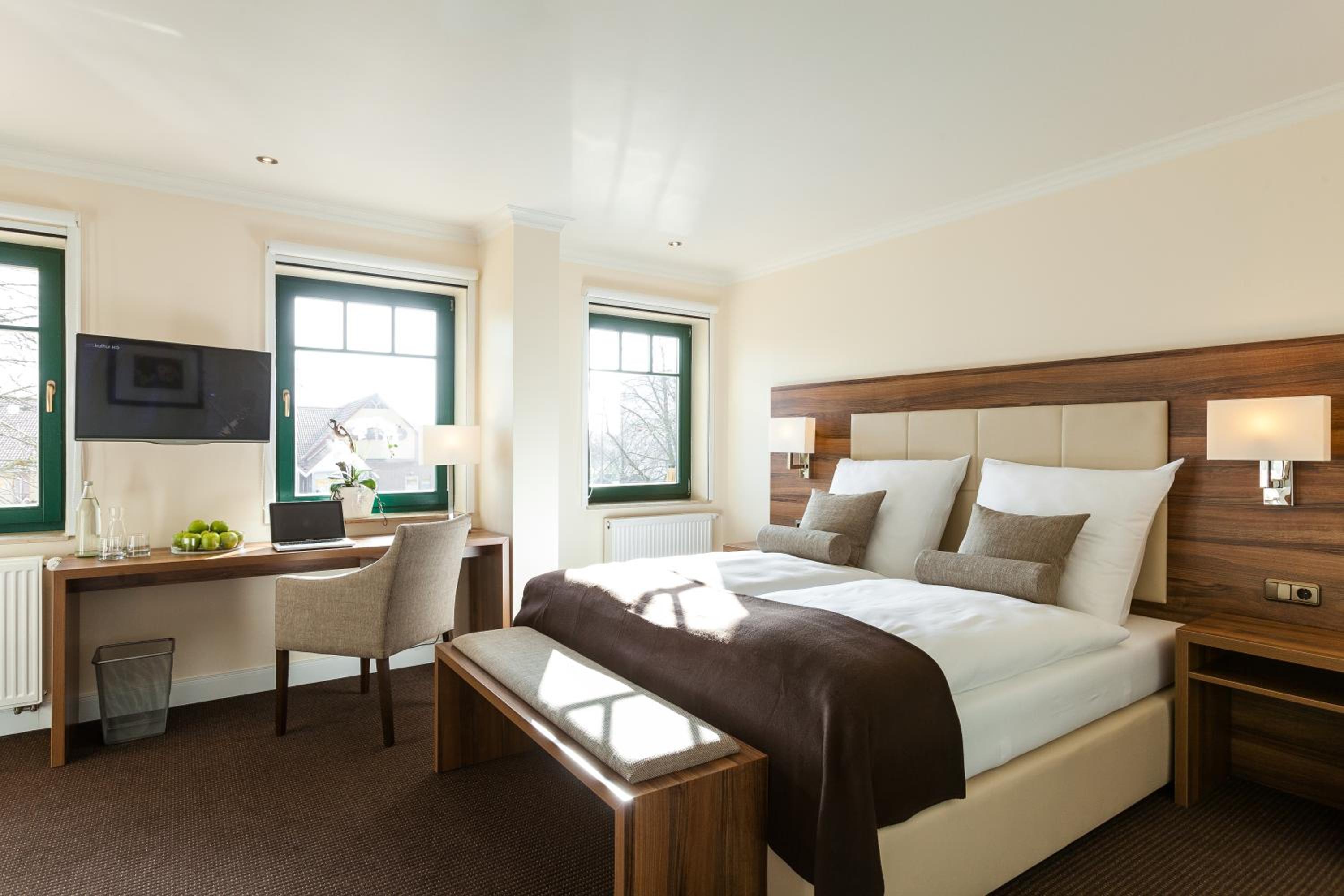 Double Room with Private Bathroom - Photo 10