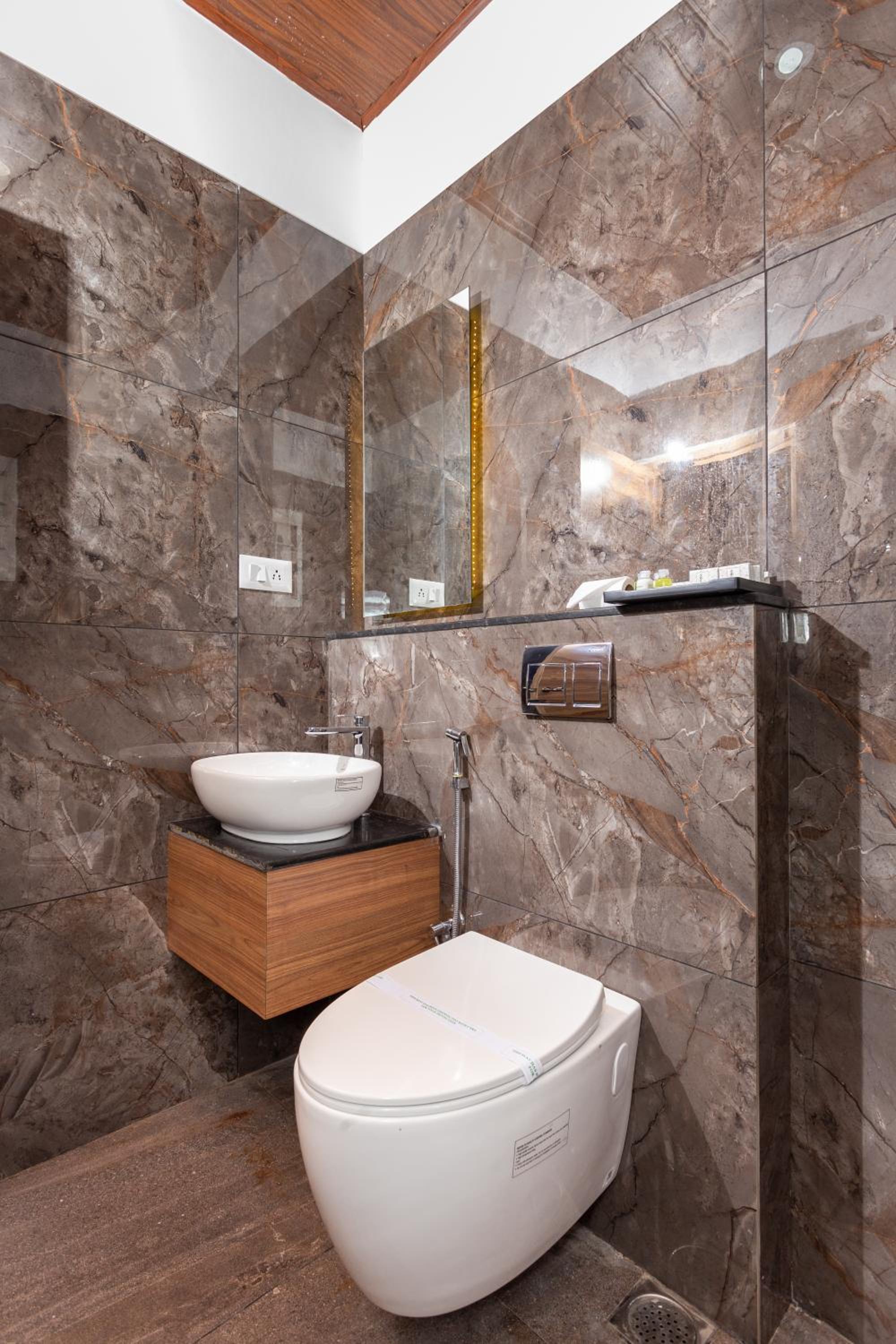 Queen Suite - Photo 10