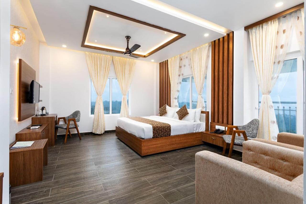 Executive Suite - Photo 1