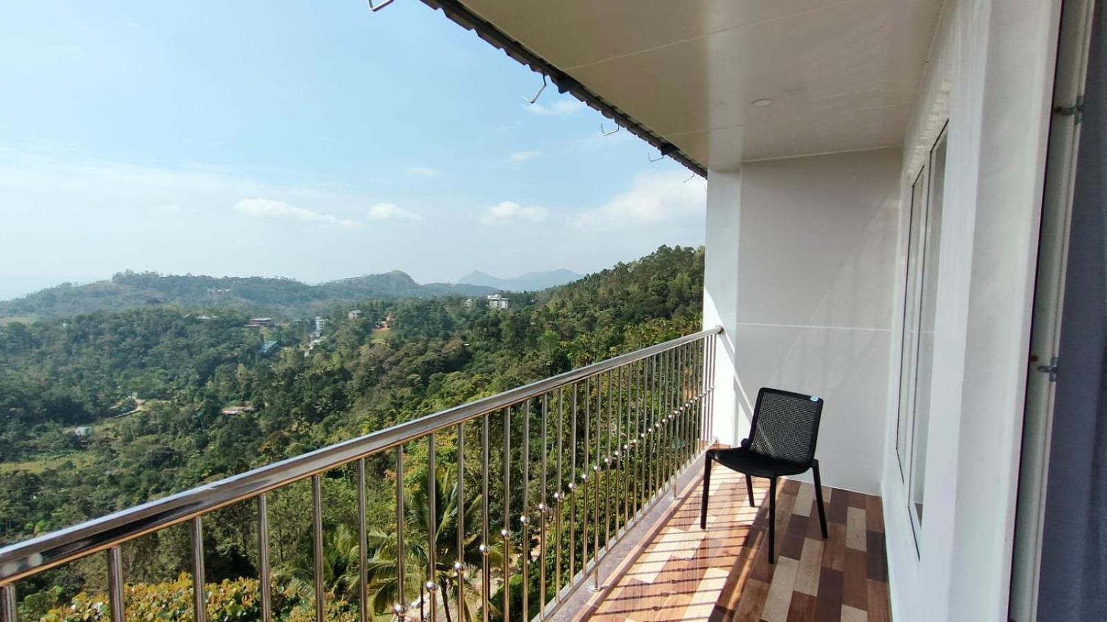 Executive Suite - Photo 12