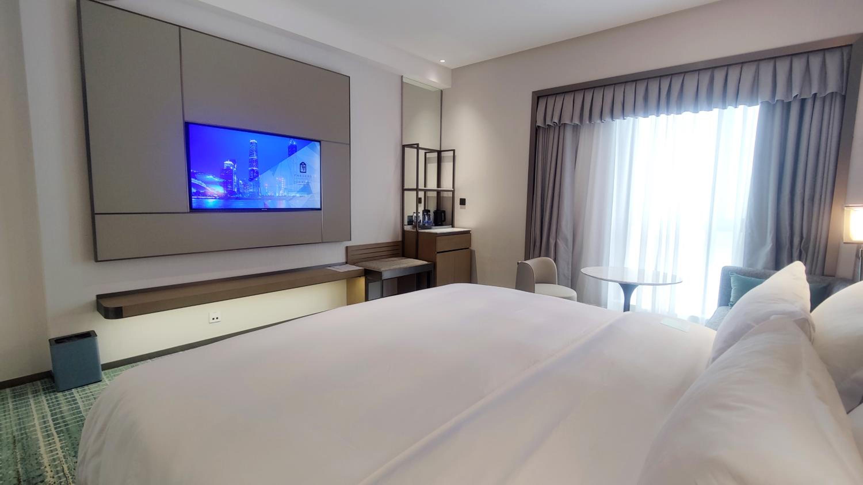 Deluxe King Room - Photo 4